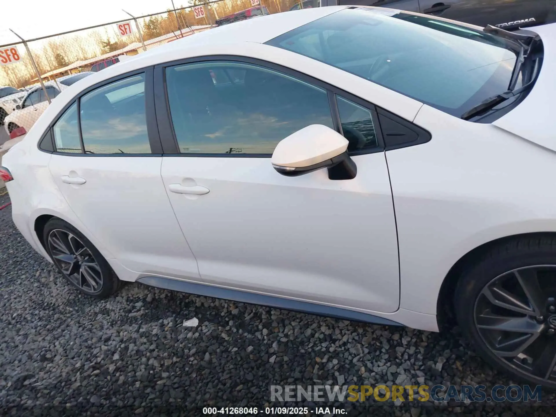 13 Photograph of a damaged car 5YFS4RCE5LP011501 TOYOTA COROLLA 2020