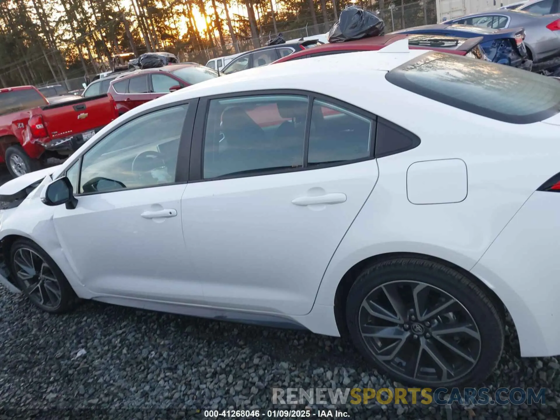 14 Photograph of a damaged car 5YFS4RCE5LP011501 TOYOTA COROLLA 2020