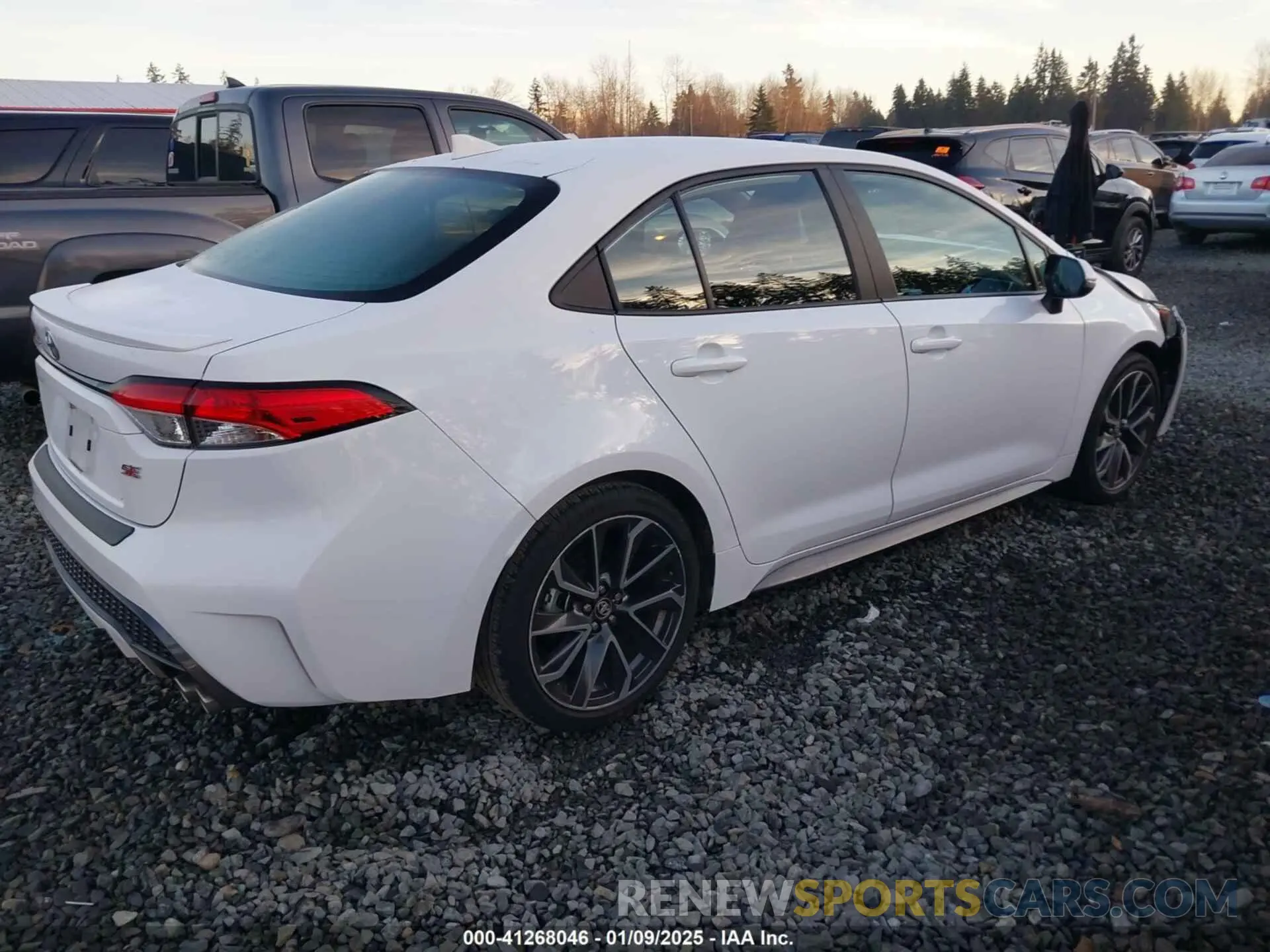 4 Photograph of a damaged car 5YFS4RCE5LP011501 TOYOTA COROLLA 2020