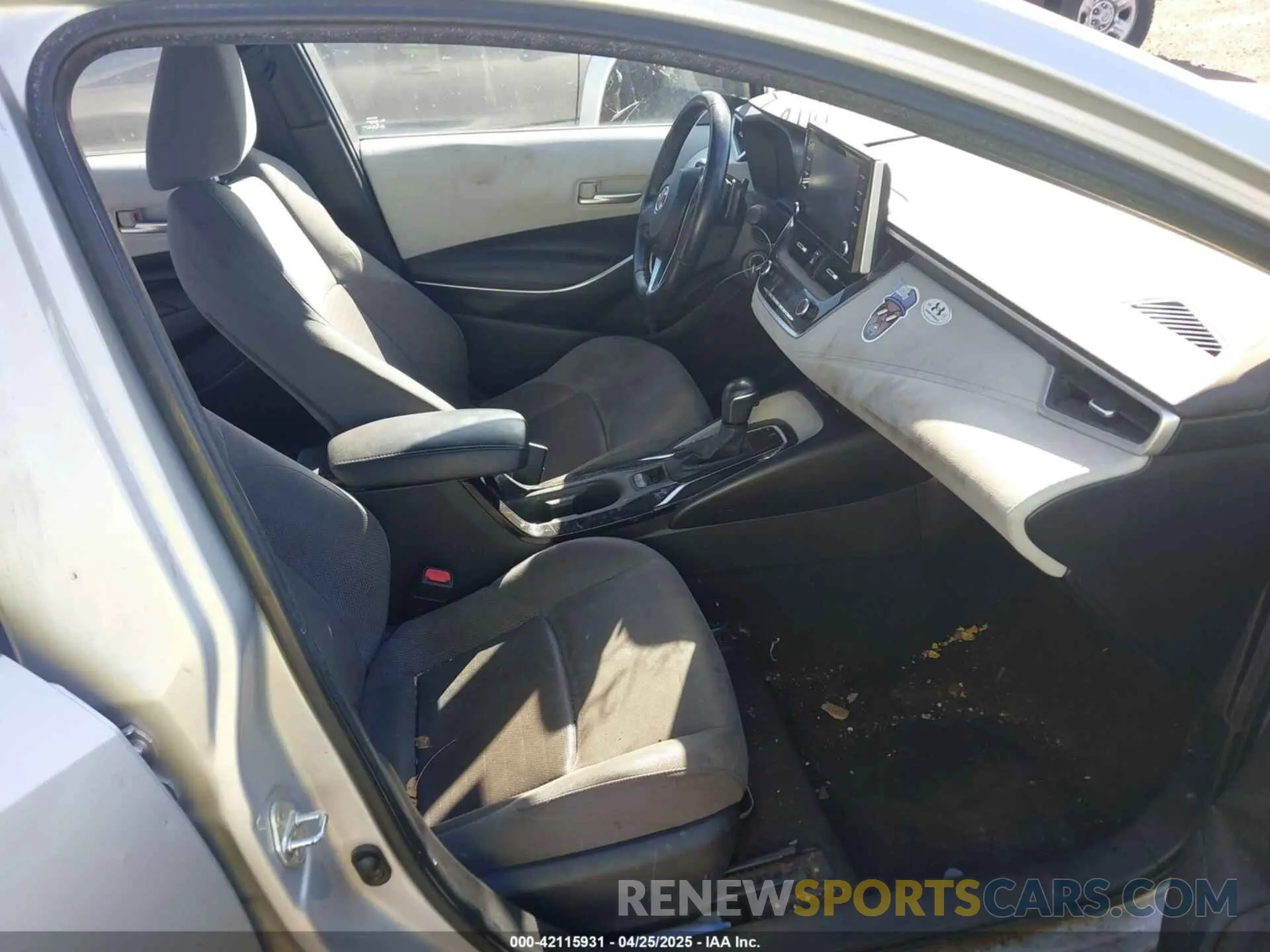 5 Photograph of a damaged car 5YFS4RCE5LP016441 TOYOTA COROLLA 2020