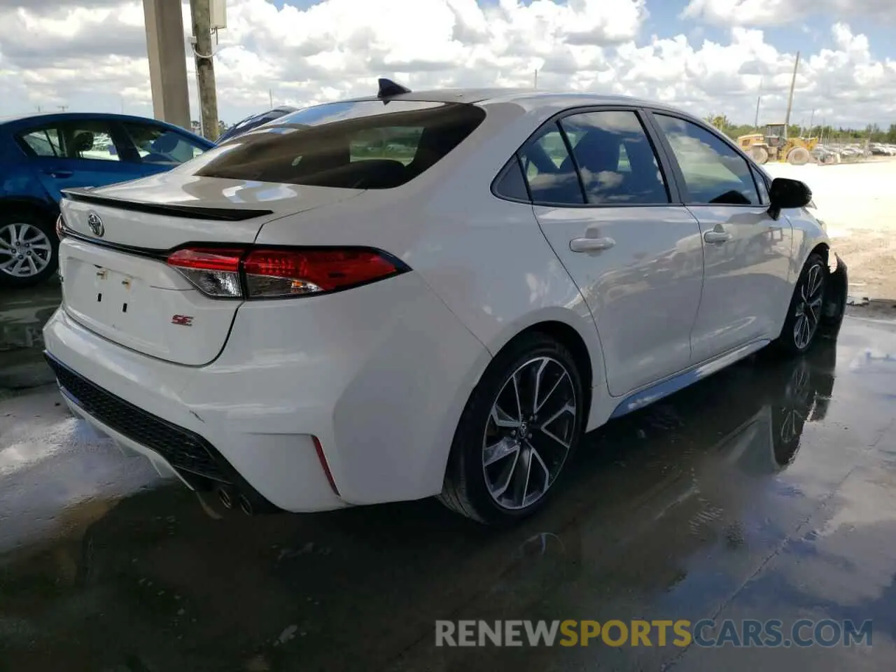 4 Photograph of a damaged car 5YFS4RCE5LP023020 TOYOTA COROLLA 2020