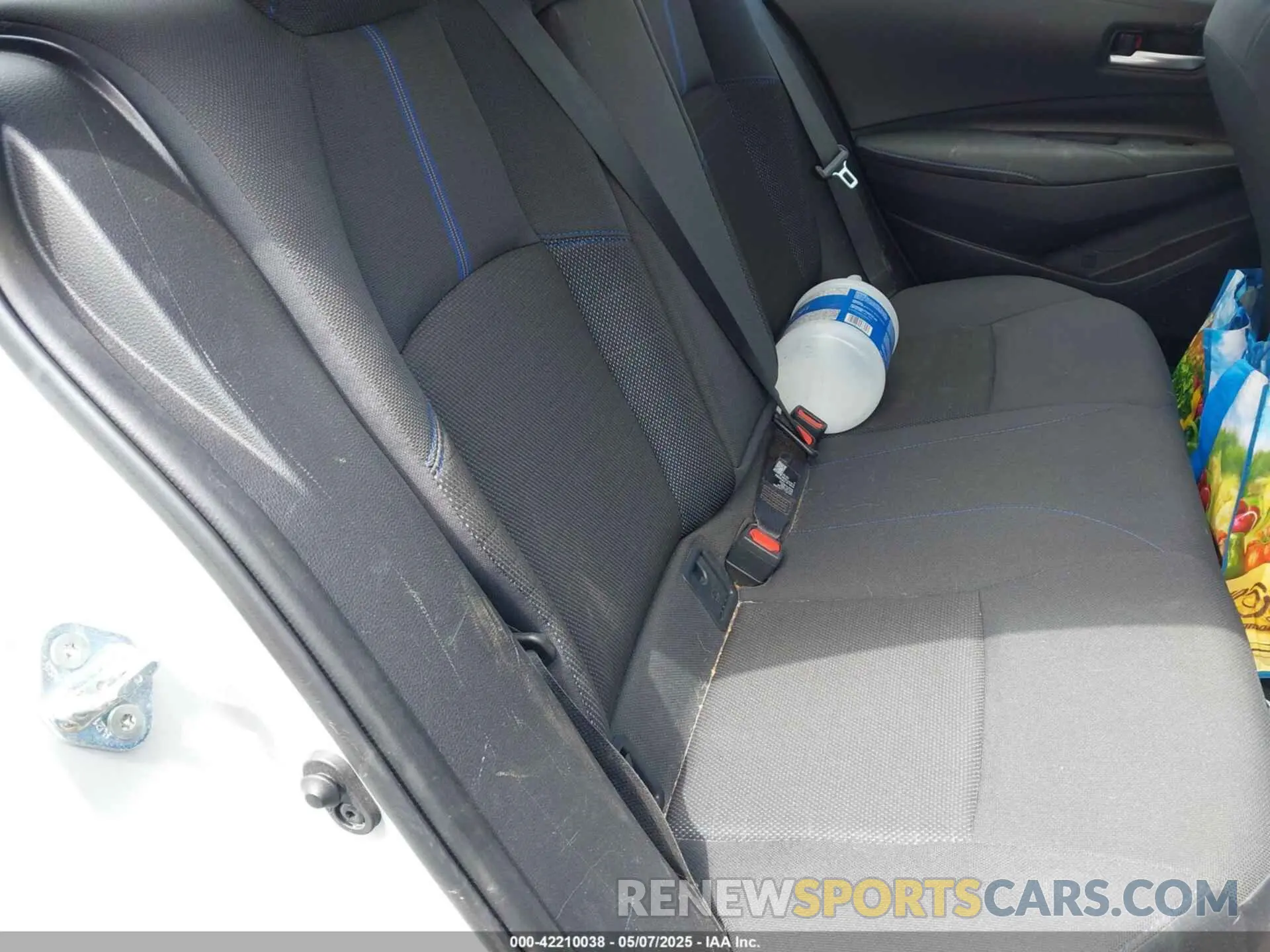 8 Photograph of a damaged car 5YFS4RCE5LP027651 TOYOTA COROLLA 2020