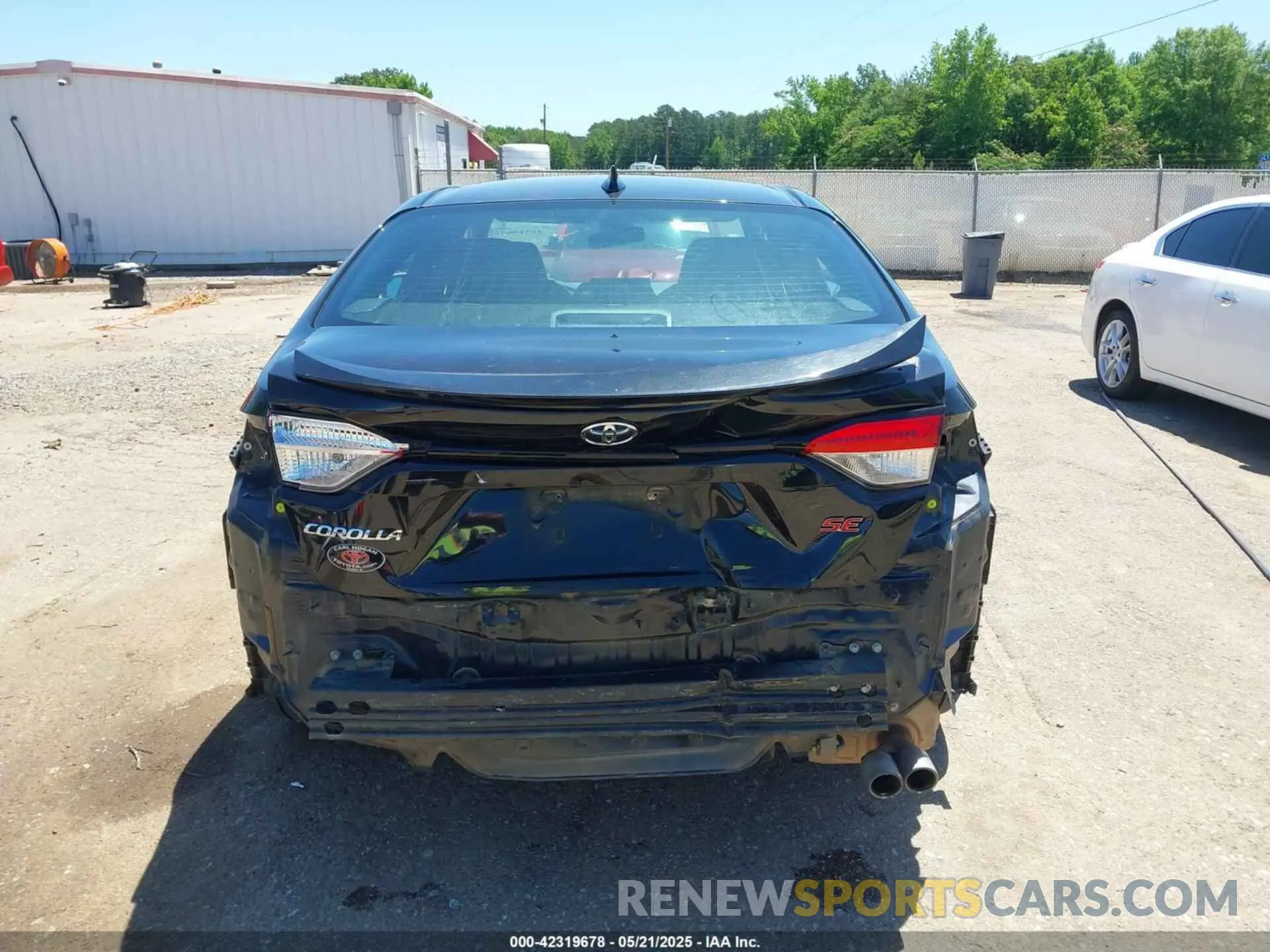 17 Photograph of a damaged car 5YFS4RCE5LP040822 TOYOTA COROLLA 2020