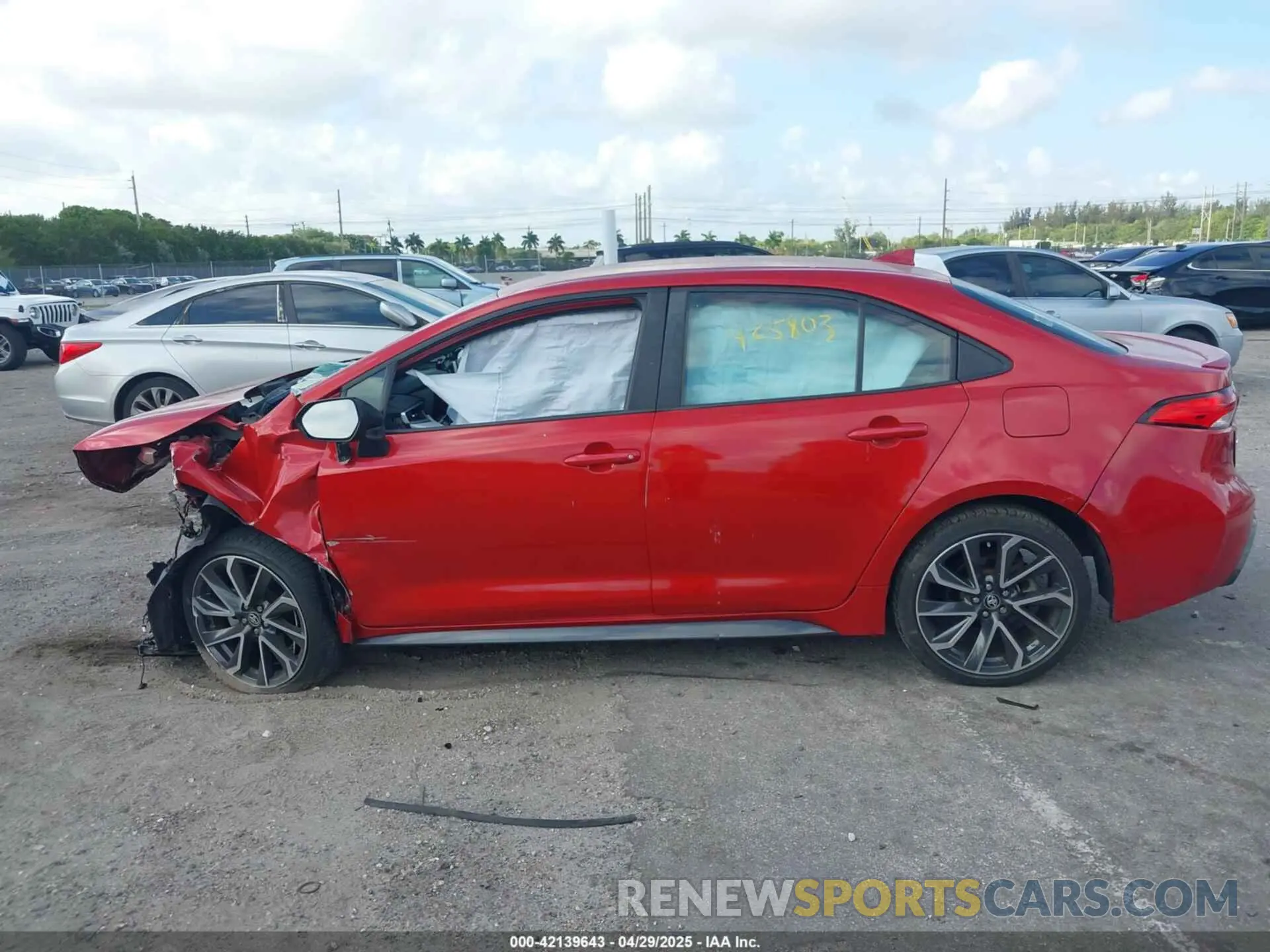 14 Photograph of a damaged car 5YFS4RCE5LP041534 TOYOTA COROLLA 2020