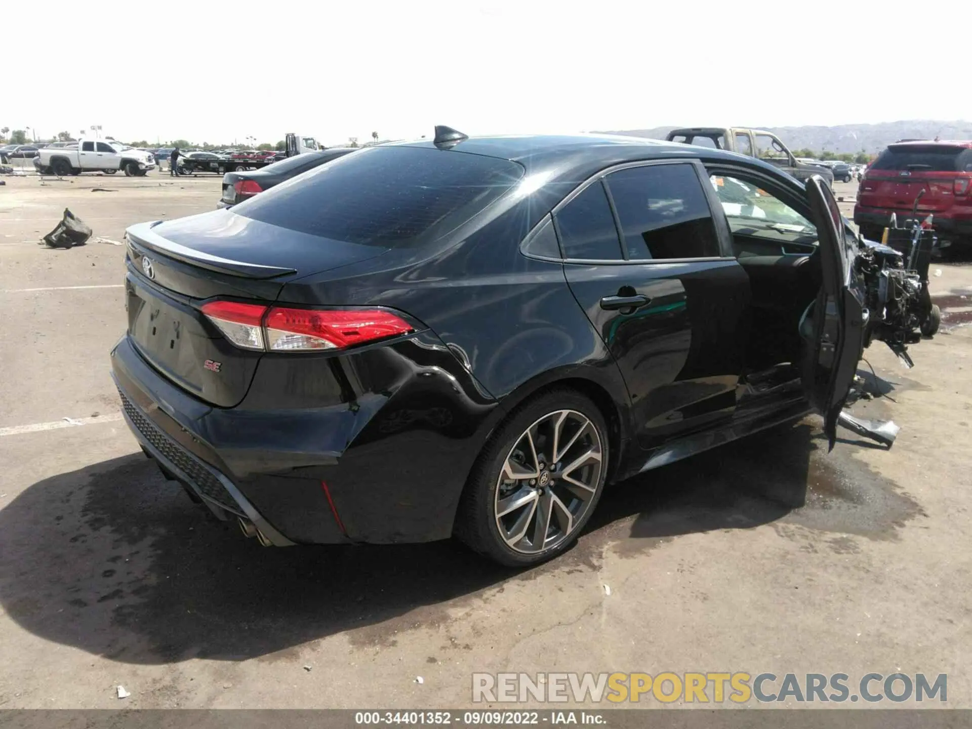 4 Photograph of a damaged car 5YFS4RCE5LP041906 TOYOTA COROLLA 2020