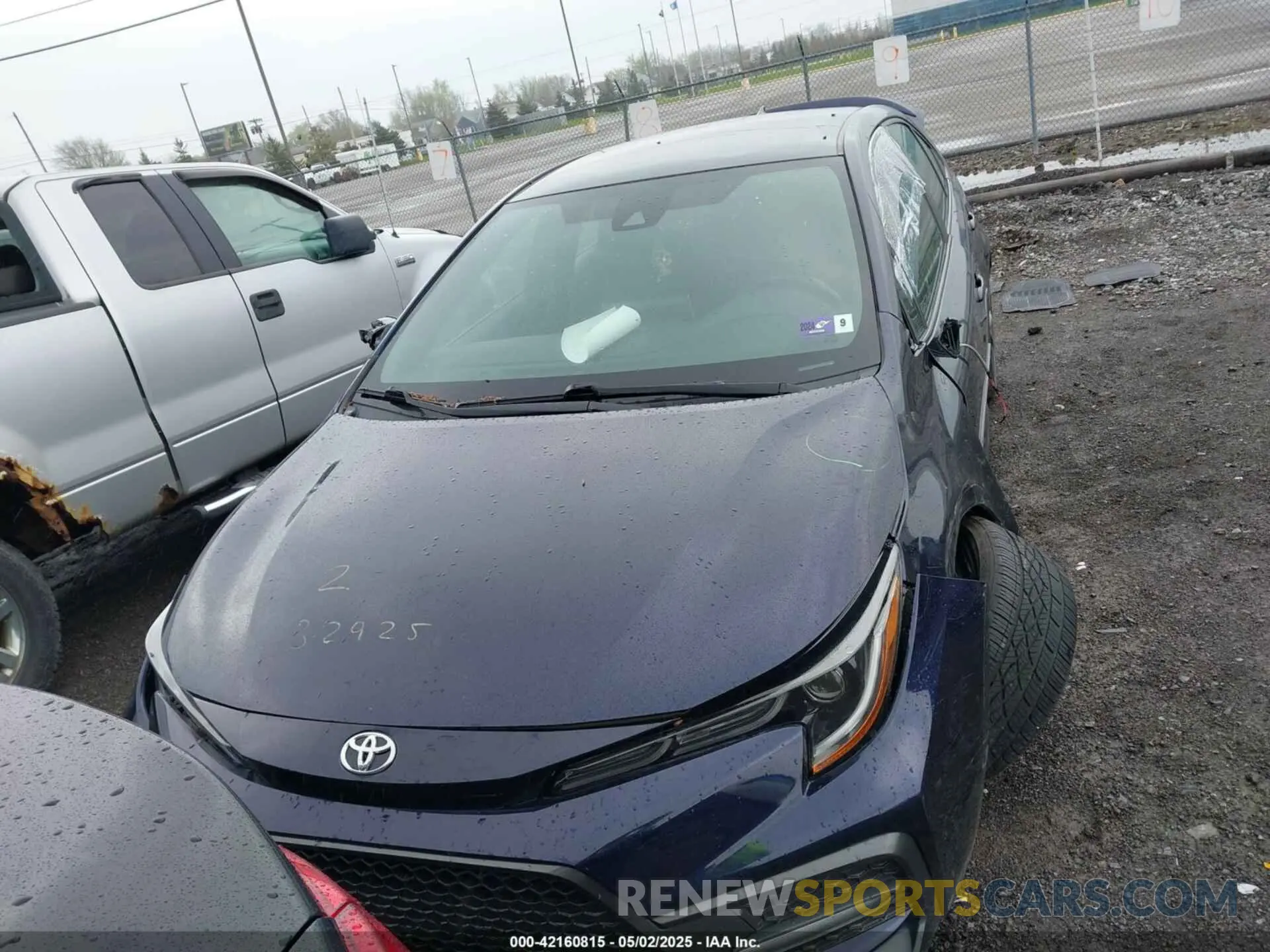 12 Photograph of a damaged car 5YFS4RCE5LP050475 TOYOTA COROLLA 2020