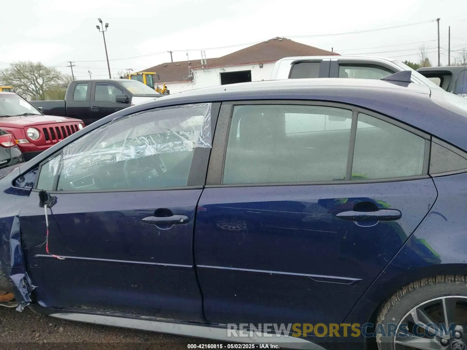 14 Photograph of a damaged car 5YFS4RCE5LP050475 TOYOTA COROLLA 2020