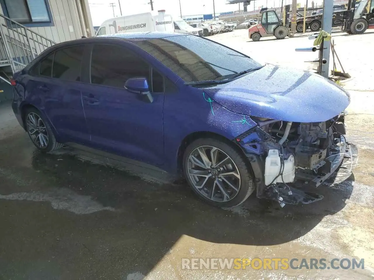 4 Photograph of a damaged car 5YFS4RCE5LP053585 TOYOTA COROLLA 2020