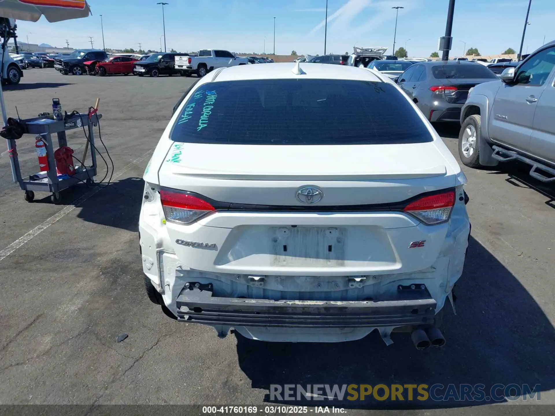 17 Photograph of a damaged car 5YFS4RCE5LP053800 TOYOTA COROLLA 2020