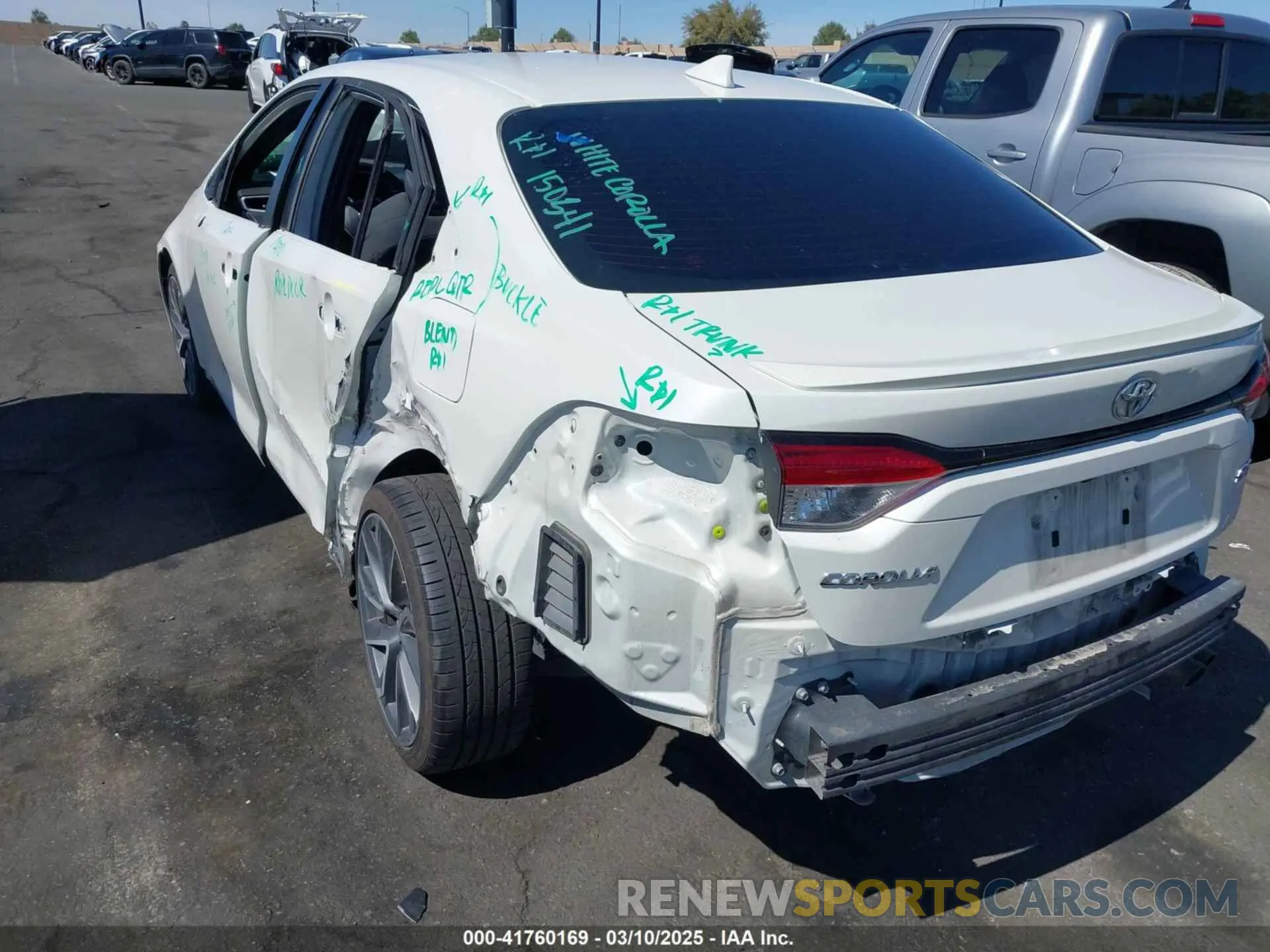 3 Photograph of a damaged car 5YFS4RCE5LP053800 TOYOTA COROLLA 2020