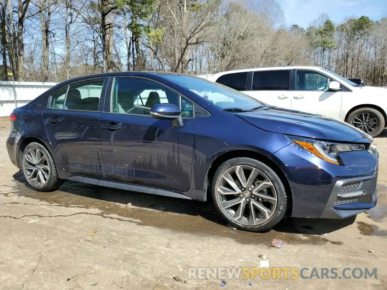 4 Photograph of a damaged car 5YFS4RCE6LP002712 TOYOTA COROLLA 2020