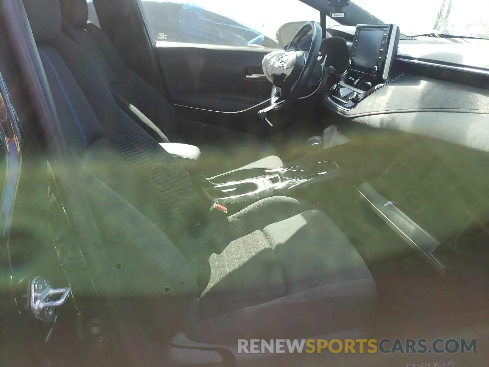 5 Photograph of a damaged car 5YFS4RCE6LP016898 TOYOTA COROLLA 2020
