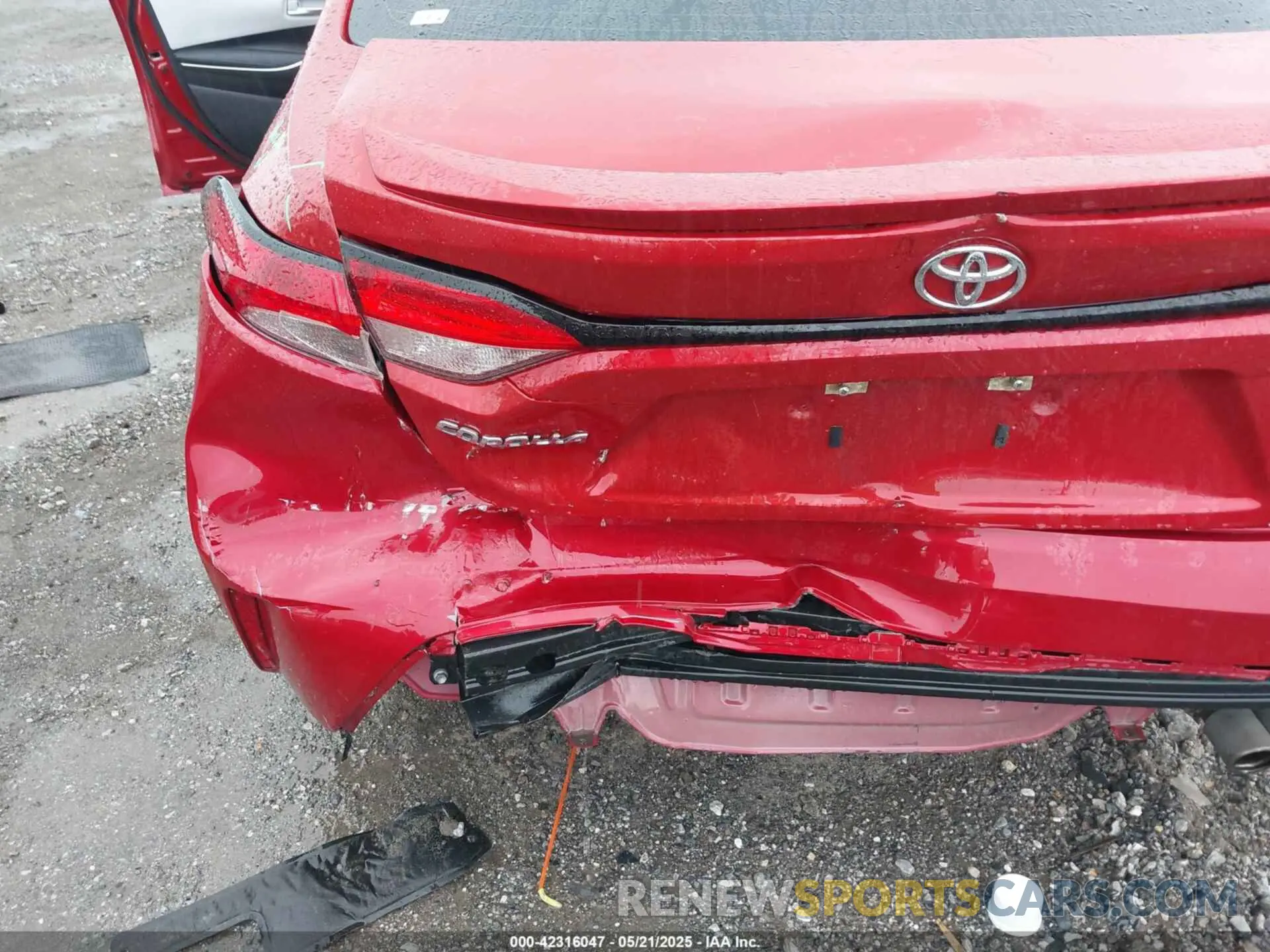 6 Photograph of a damaged car 5YFS4RCE6LP024788 TOYOTA COROLLA 2020