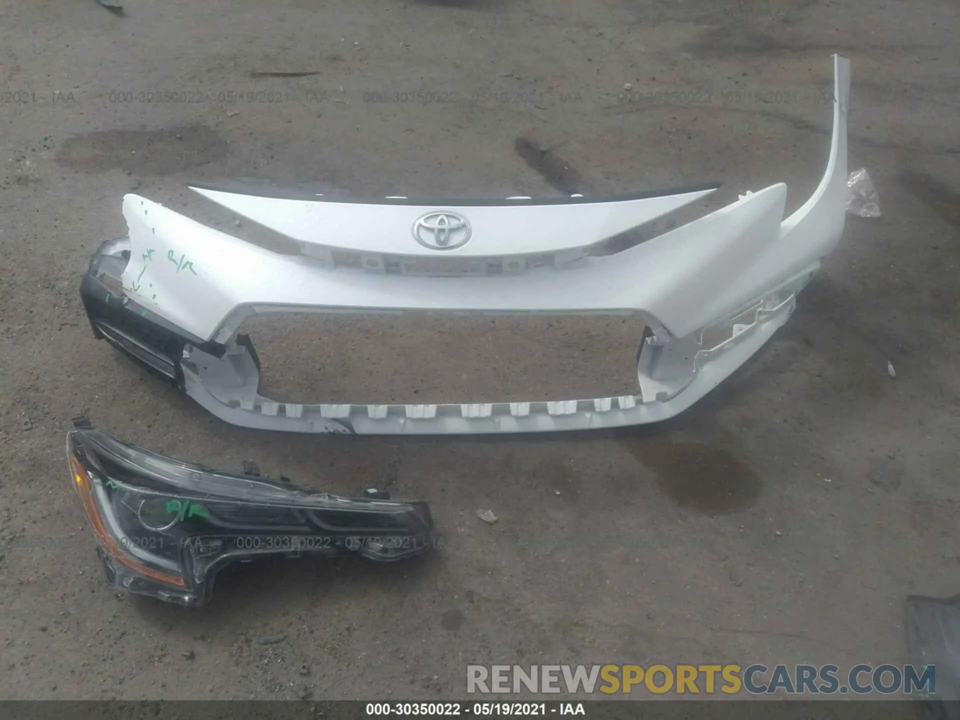12 Photograph of a damaged car 5YFS4RCE6LP030008 TOYOTA COROLLA 2020