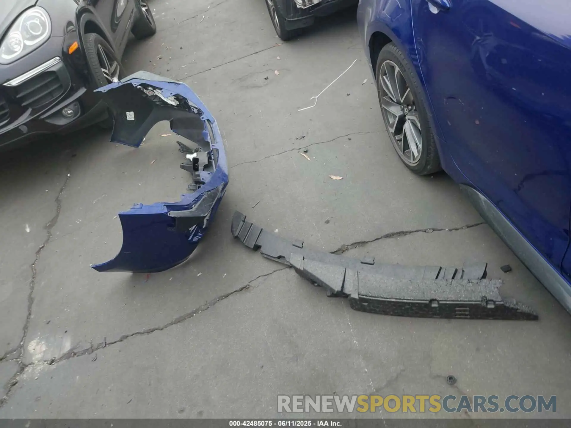 12 Photograph of a damaged car 5YFS4RCE6LP036648 TOYOTA COROLLA 2020