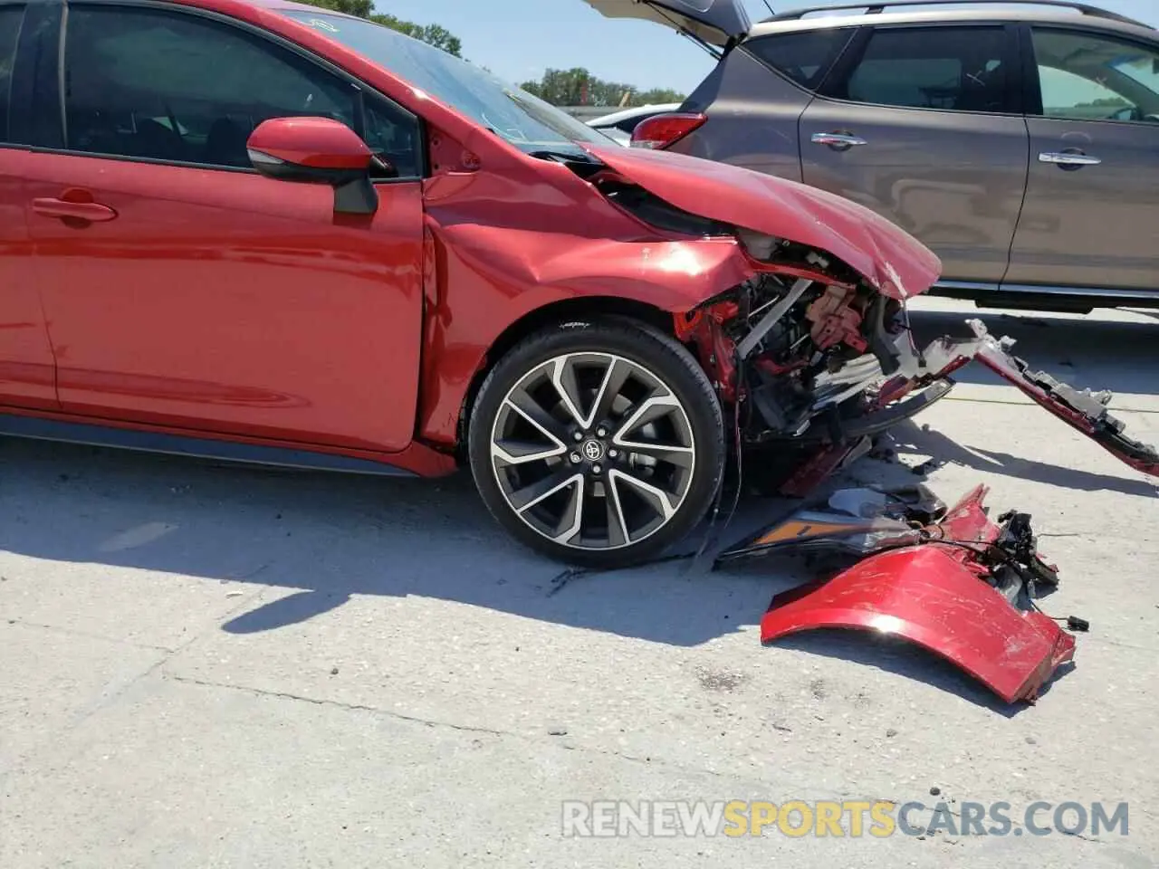 9 Photograph of a damaged car 5YFS4RCE6LP040635 TOYOTA COROLLA 2020