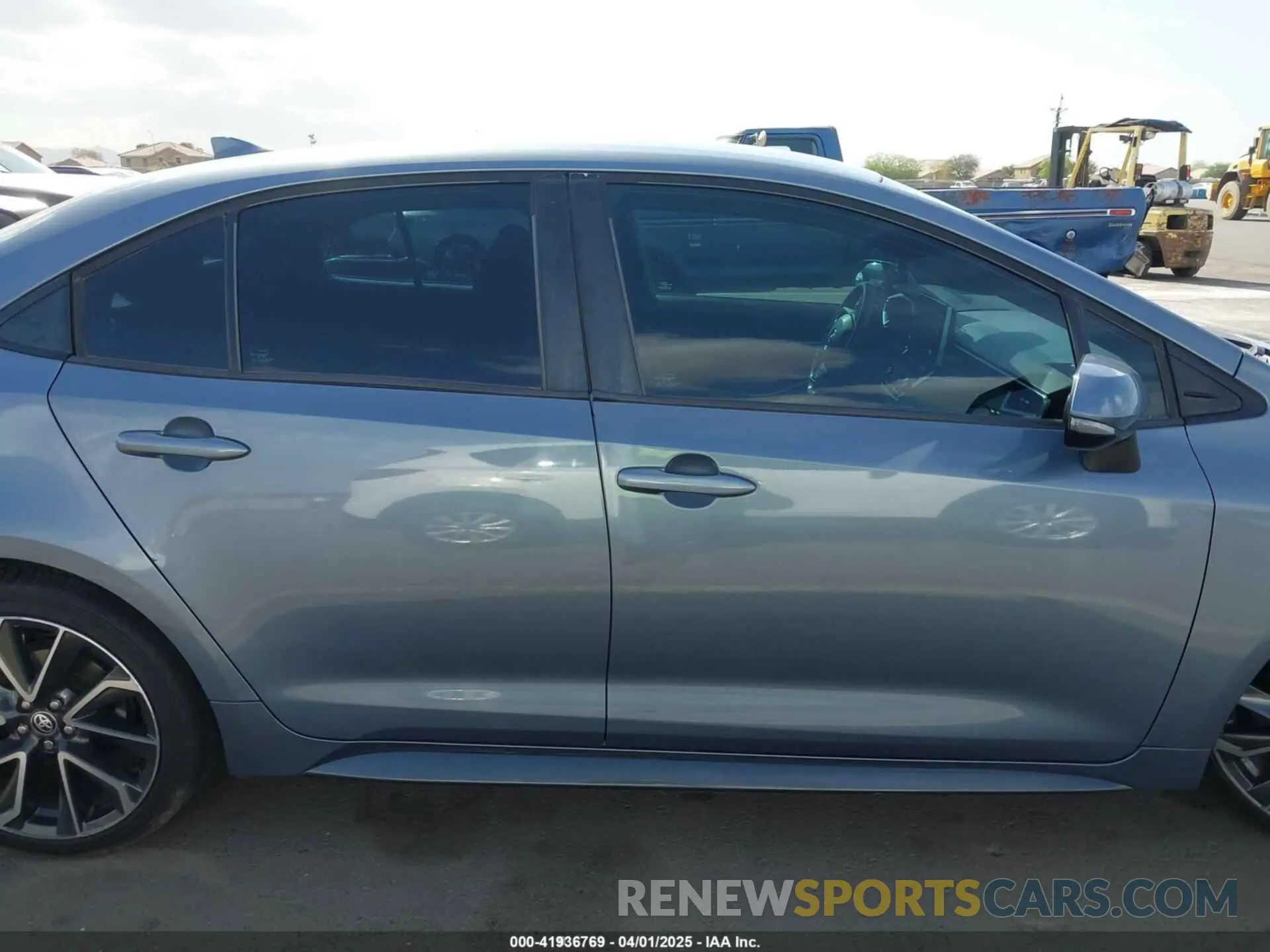 13 Photograph of a damaged car 5YFS4RCE6LP040750 TOYOTA COROLLA 2020