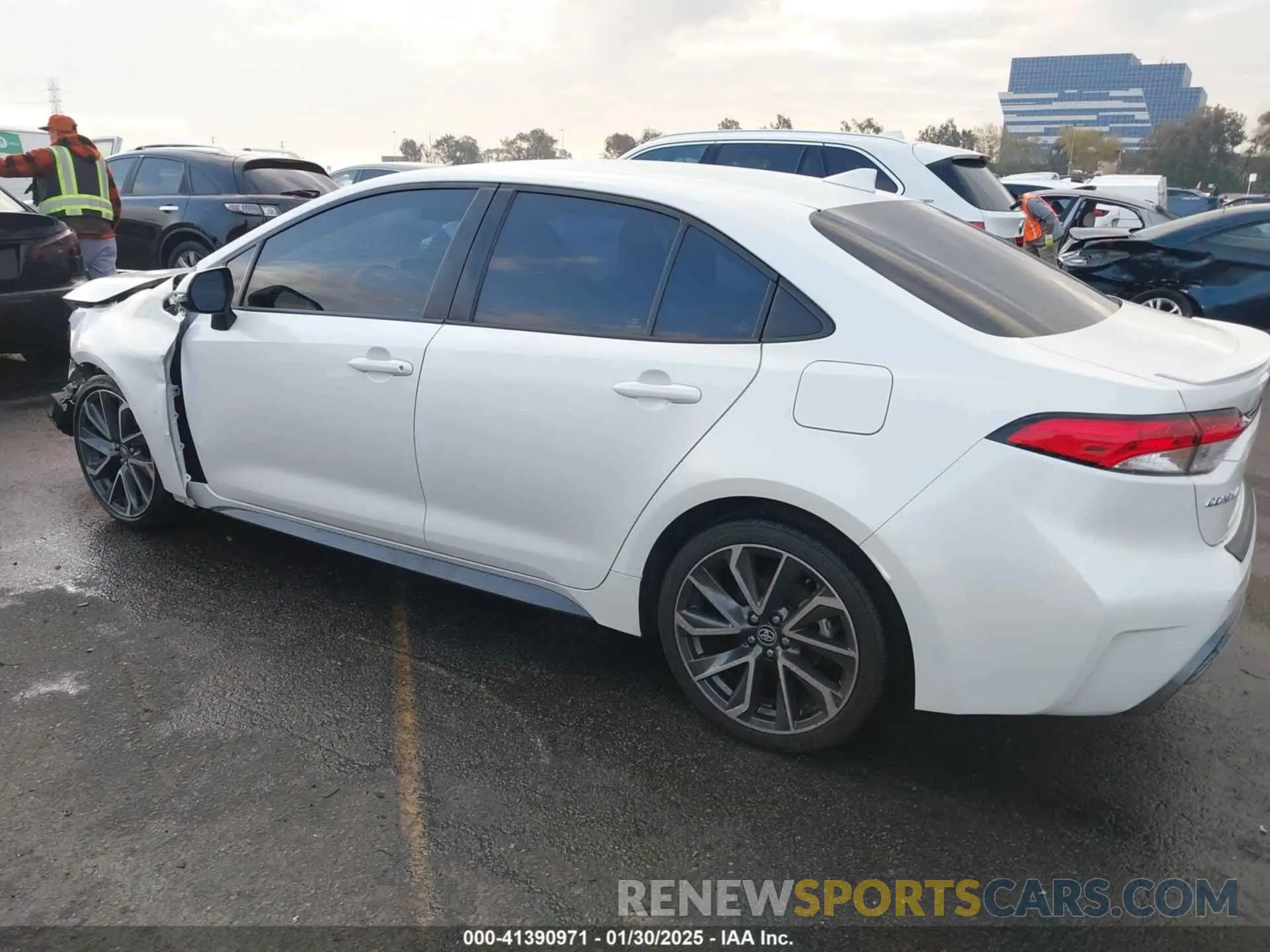 15 Photograph of a damaged car 5YFS4RCE6LP042143 TOYOTA COROLLA 2020