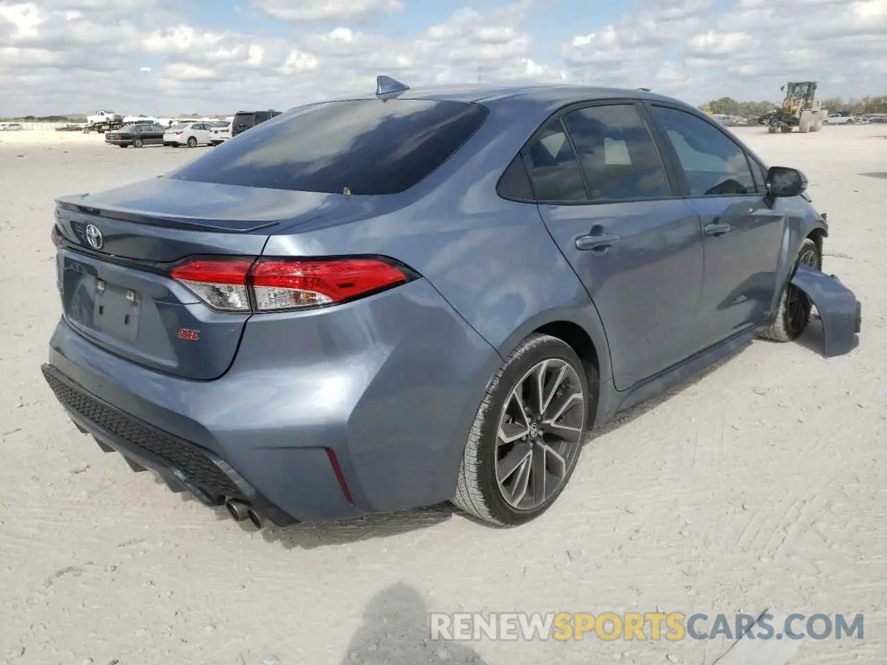 4 Photograph of a damaged car 5YFS4RCE7LP015372 TOYOTA COROLLA 2020