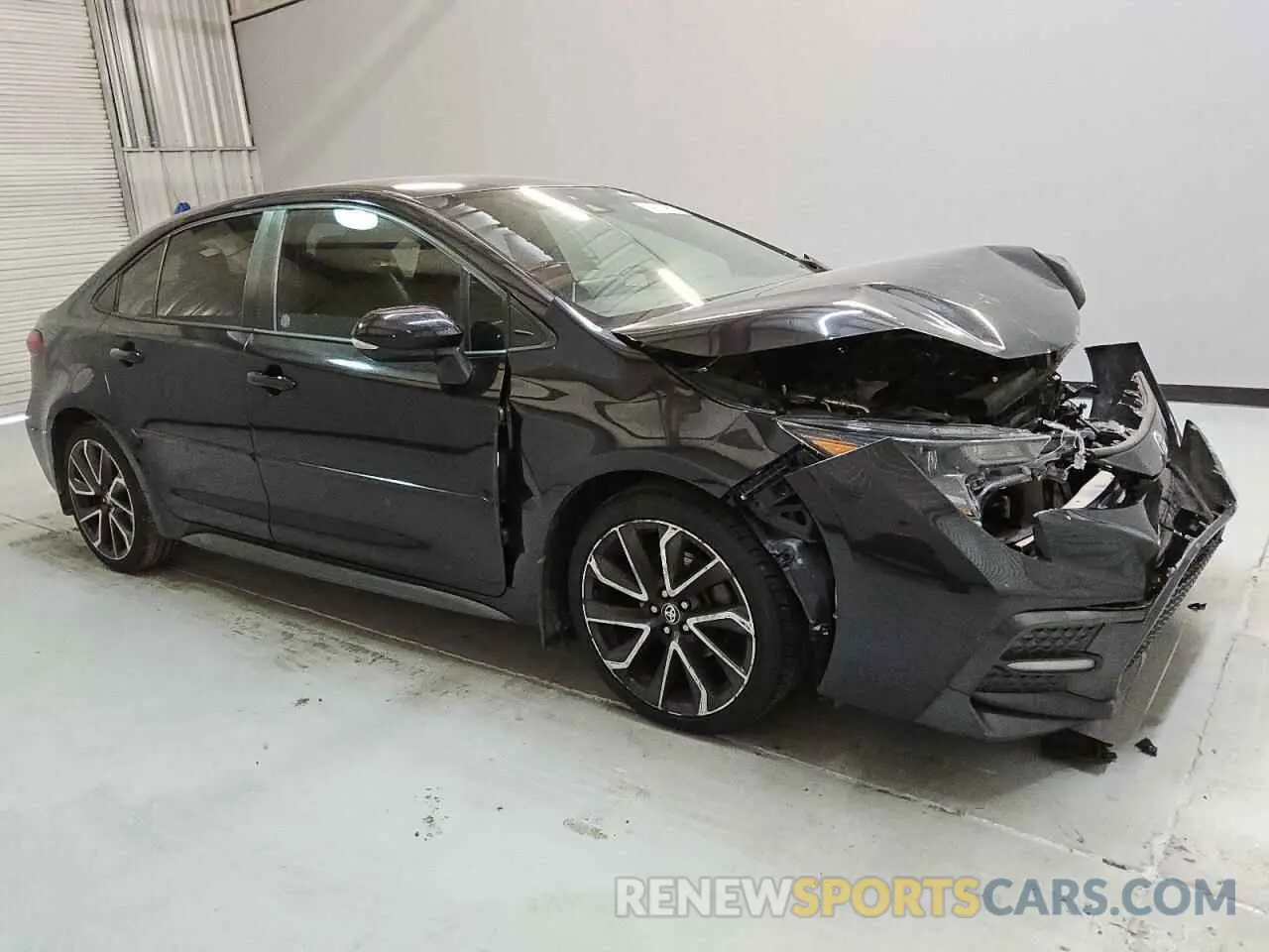 4 Photograph of a damaged car 5YFS4RCE7LP050851 TOYOTA COROLLA 2020