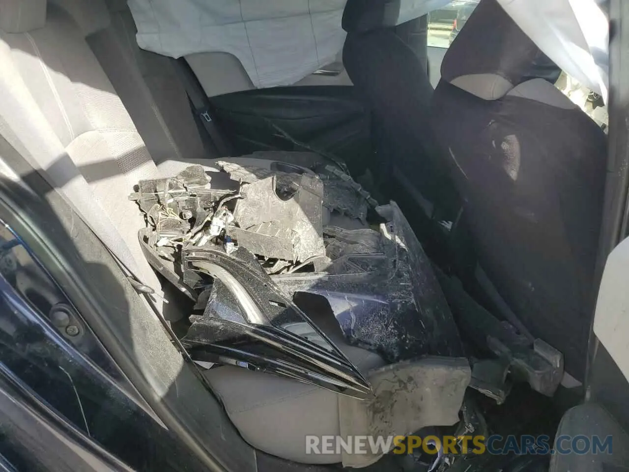 11 Photograph of a damaged car 5YFS4RCE7LP051711 TOYOTA COROLLA 2020