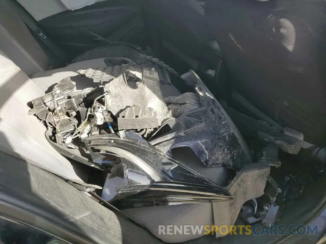 13 Photograph of a damaged car 5YFS4RCE7LP051711 TOYOTA COROLLA 2020