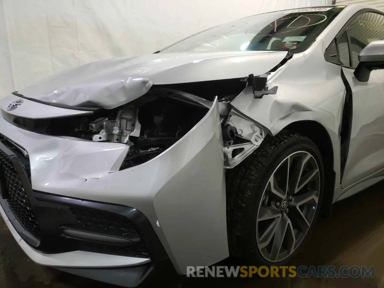 9 Photograph of a damaged car 5YFS4RCE8LP013159 TOYOTA COROLLA 2020