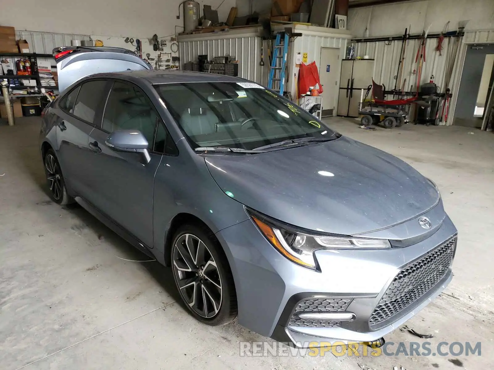 1 Photograph of a damaged car 5YFS4RCE8LP031757 TOYOTA COROLLA 2020