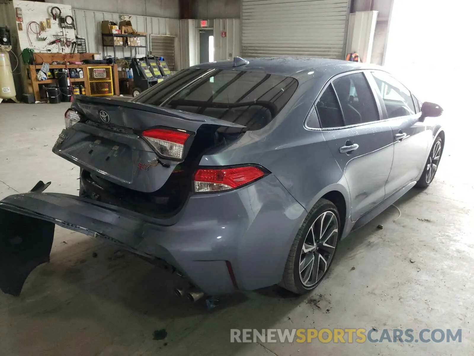 4 Photograph of a damaged car 5YFS4RCE8LP031757 TOYOTA COROLLA 2020