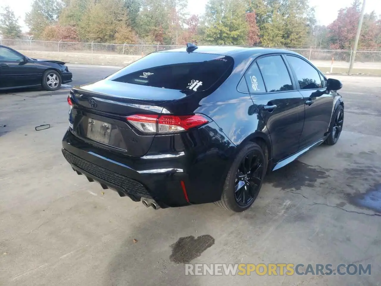 4 Photograph of a damaged car 5YFS4RCE8LP045030 TOYOTA COROLLA 2020