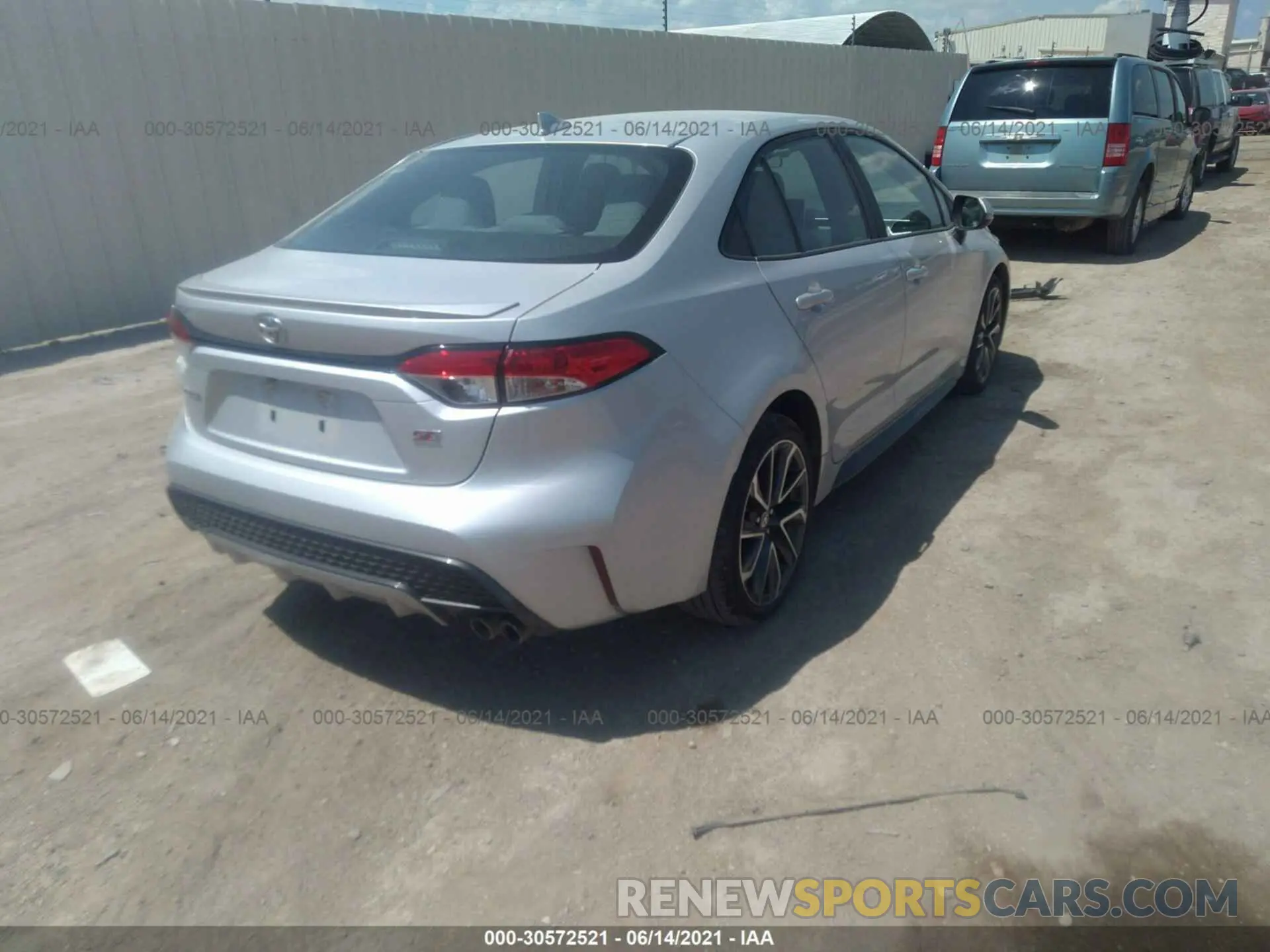 4 Photograph of a damaged car 5YFS4RCE8LP047859 TOYOTA COROLLA 2020