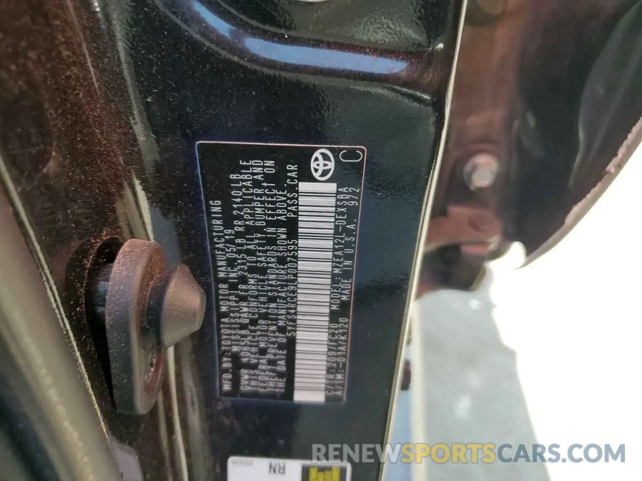 12 Photograph of a damaged car 5YFS4RCE9LP007595 TOYOTA COROLLA 2020
