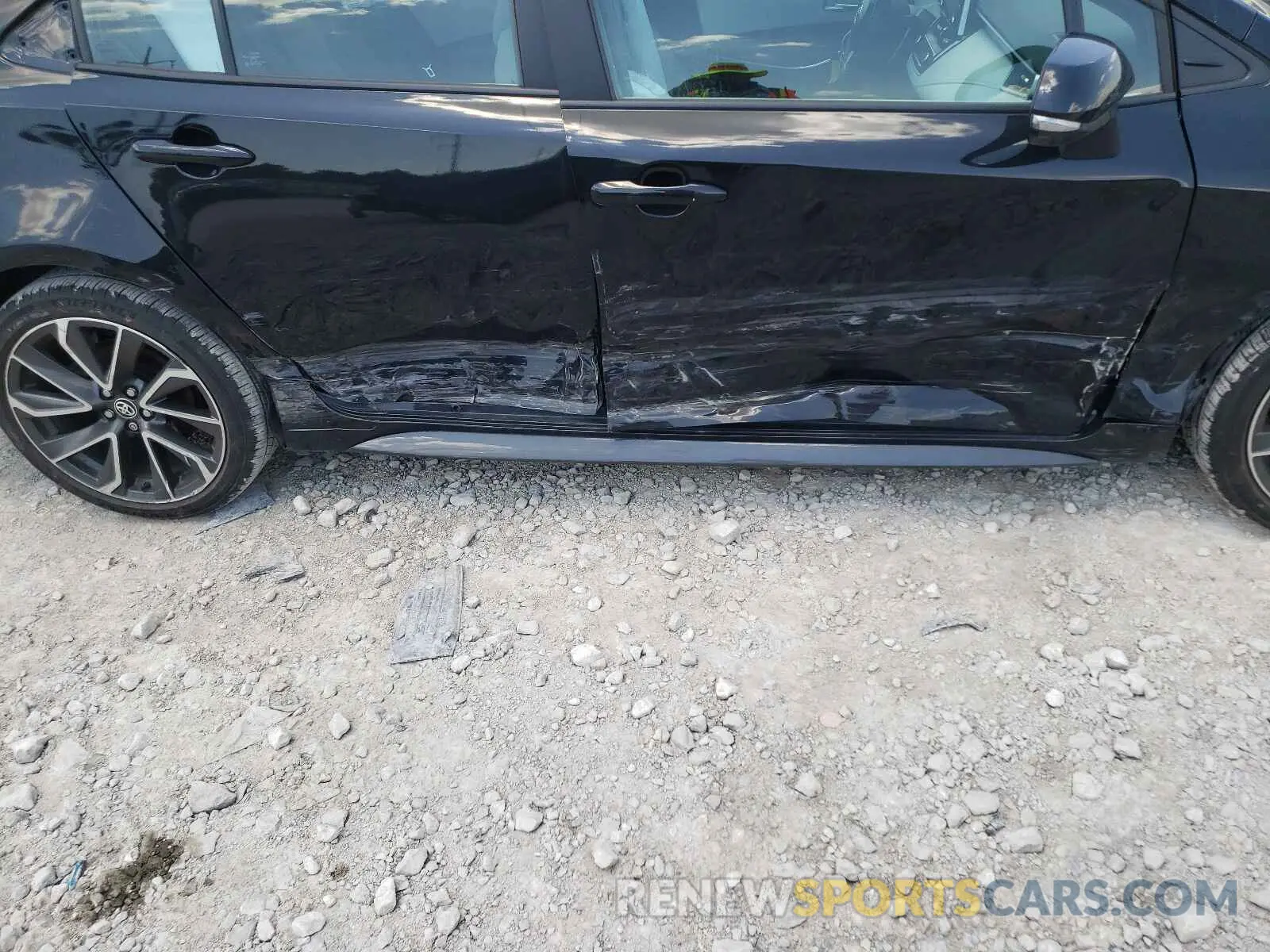 9 Photograph of a damaged car 5YFS4RCE9LP028673 TOYOTA COROLLA 2020