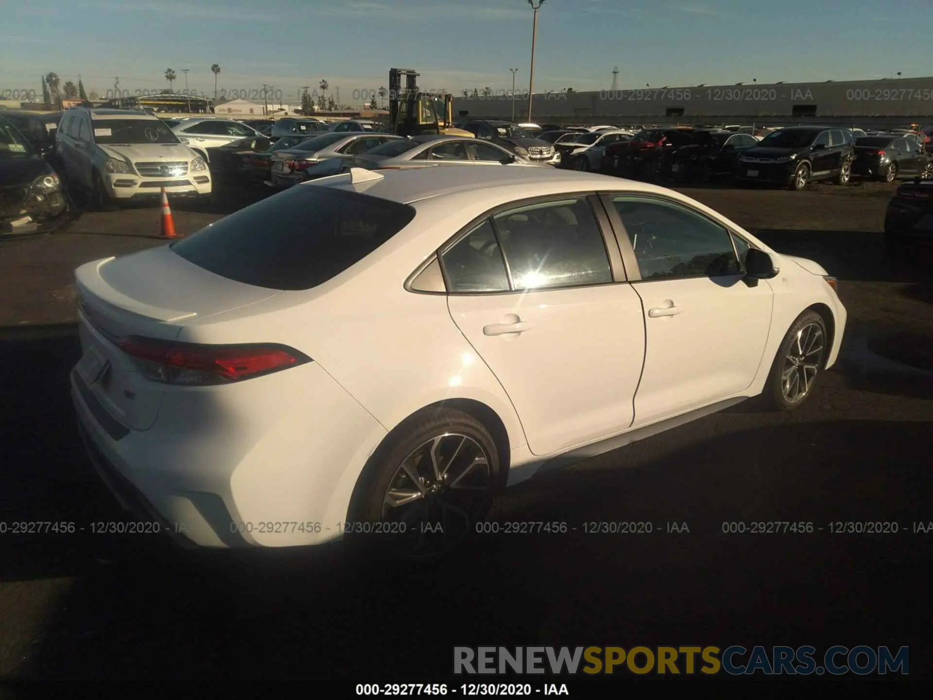 4 Photograph of a damaged car 5YFS4RCE9LP029712 TOYOTA COROLLA 2020