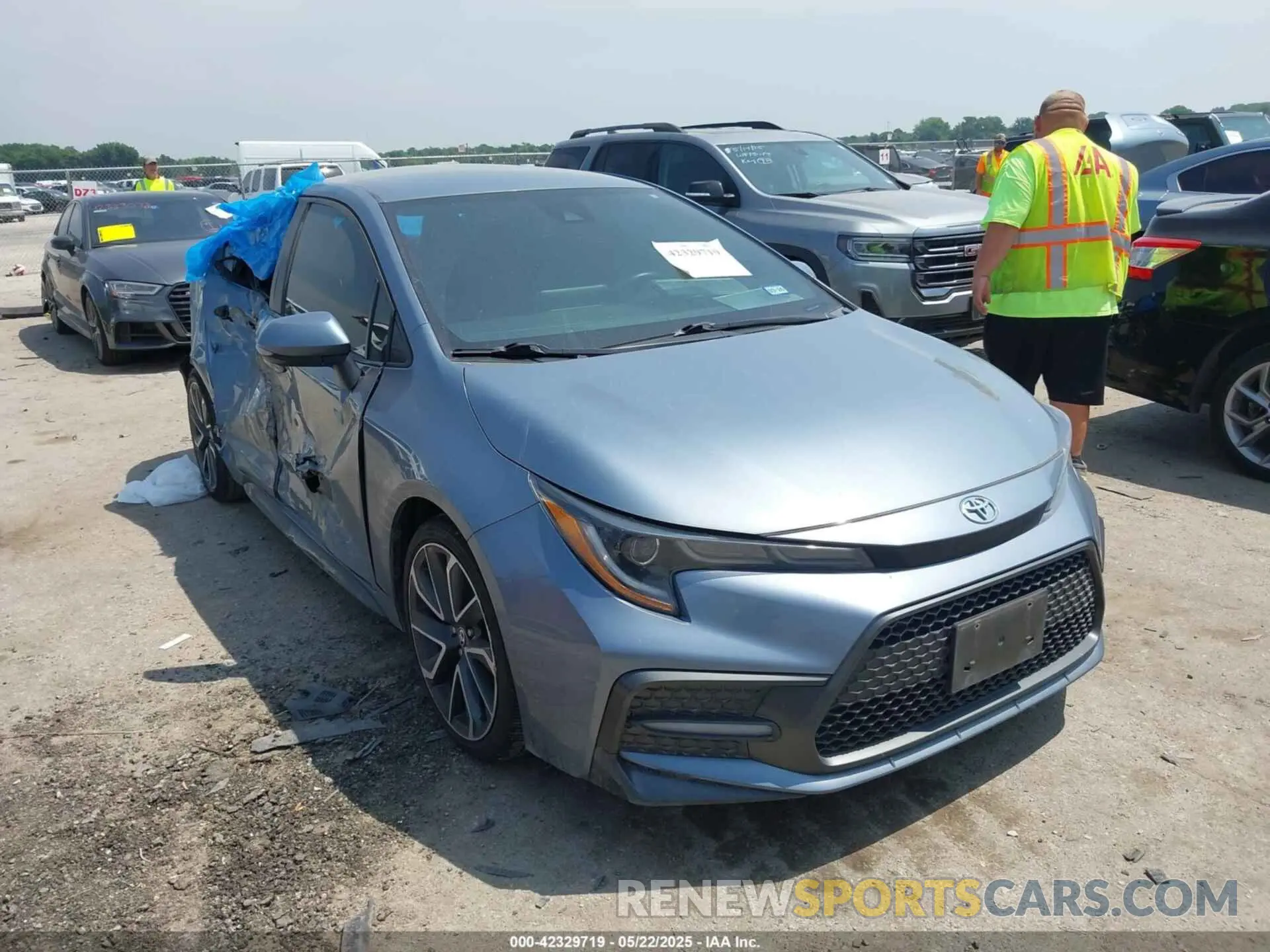 1 Photograph of a damaged car 5YFS4RCE9LP031332 TOYOTA COROLLA 2020