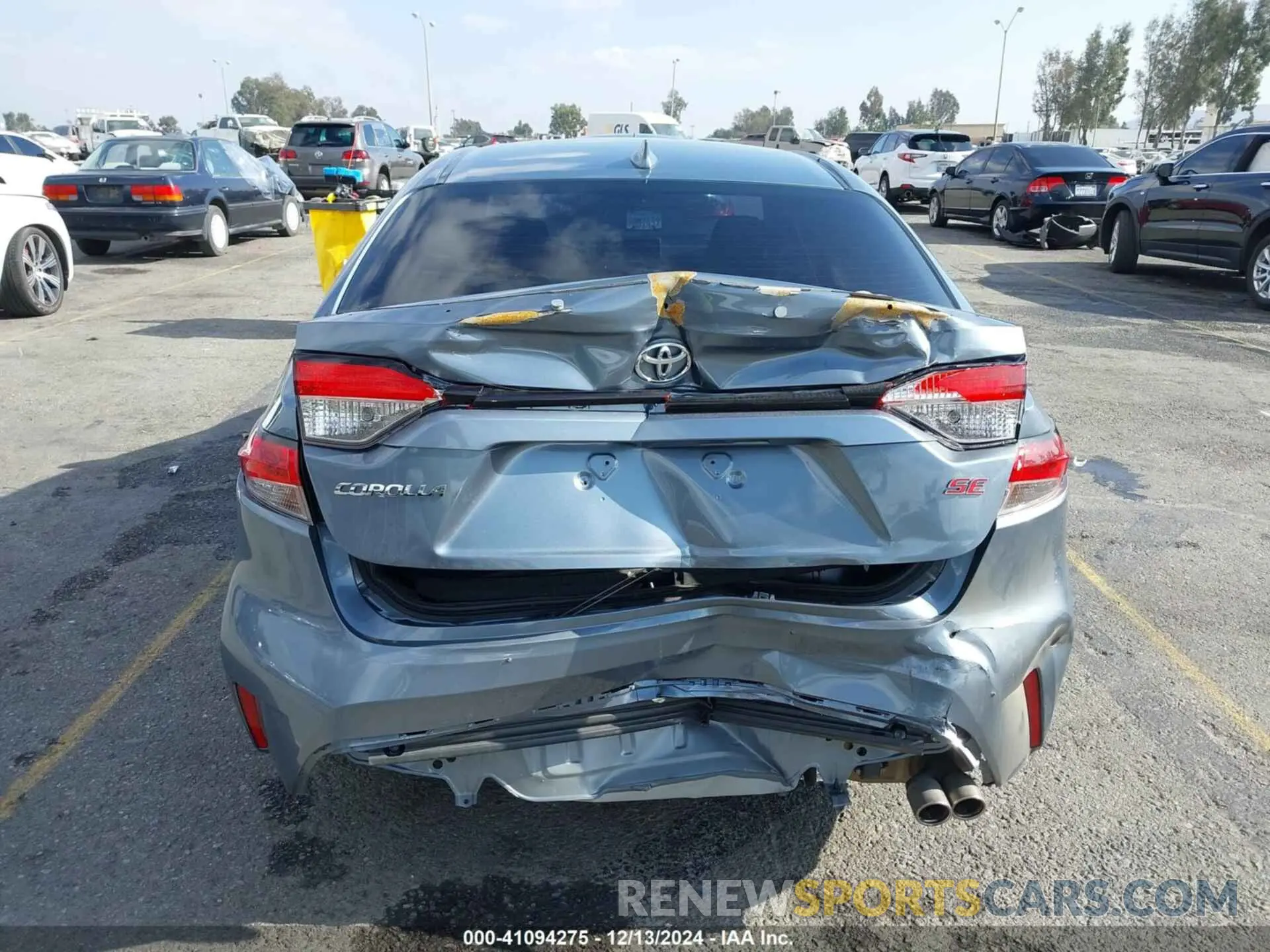 17 Photograph of a damaged car 5YFS4RCE9LP042394 TOYOTA COROLLA 2020