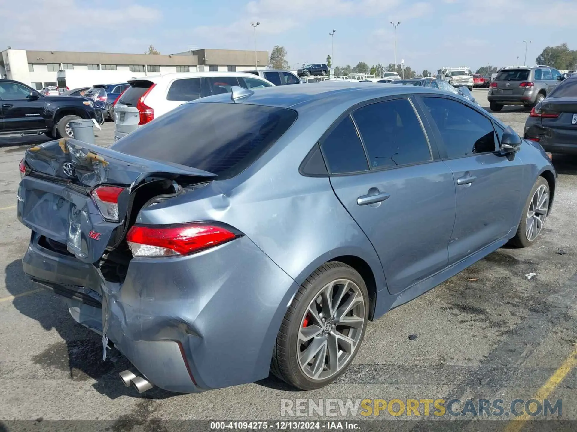 4 Photograph of a damaged car 5YFS4RCE9LP042394 TOYOTA COROLLA 2020
