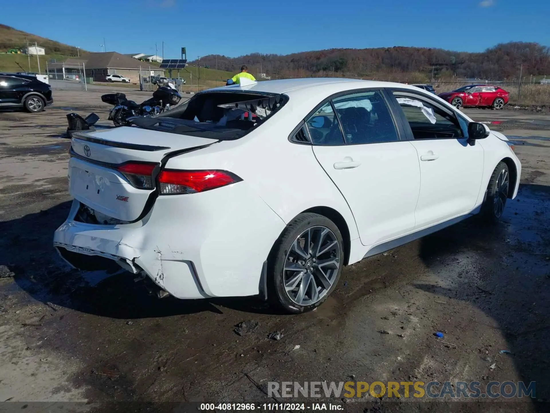 4 Photograph of a damaged car 5YFT4RCE0LP013399 TOYOTA COROLLA 2020