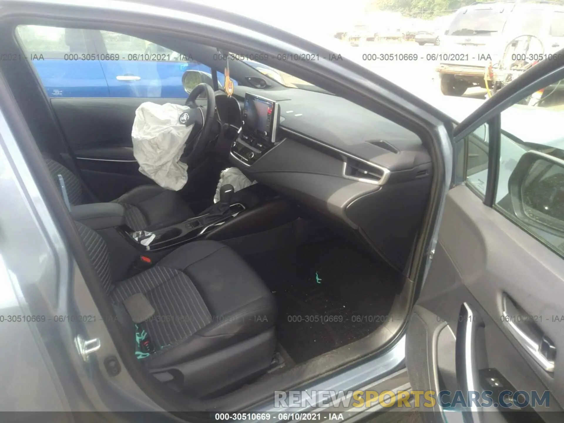 5 Photograph of a damaged car 5YFT4RCE0LP015427 TOYOTA COROLLA 2020