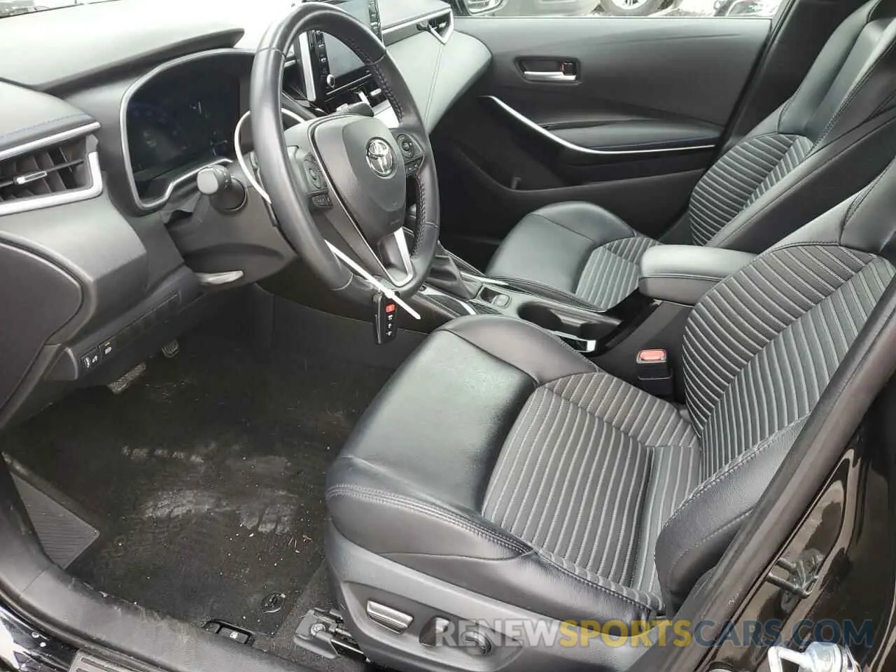7 Photograph of a damaged car 5YFT4RCE8LP026742 TOYOTA COROLLA 2020