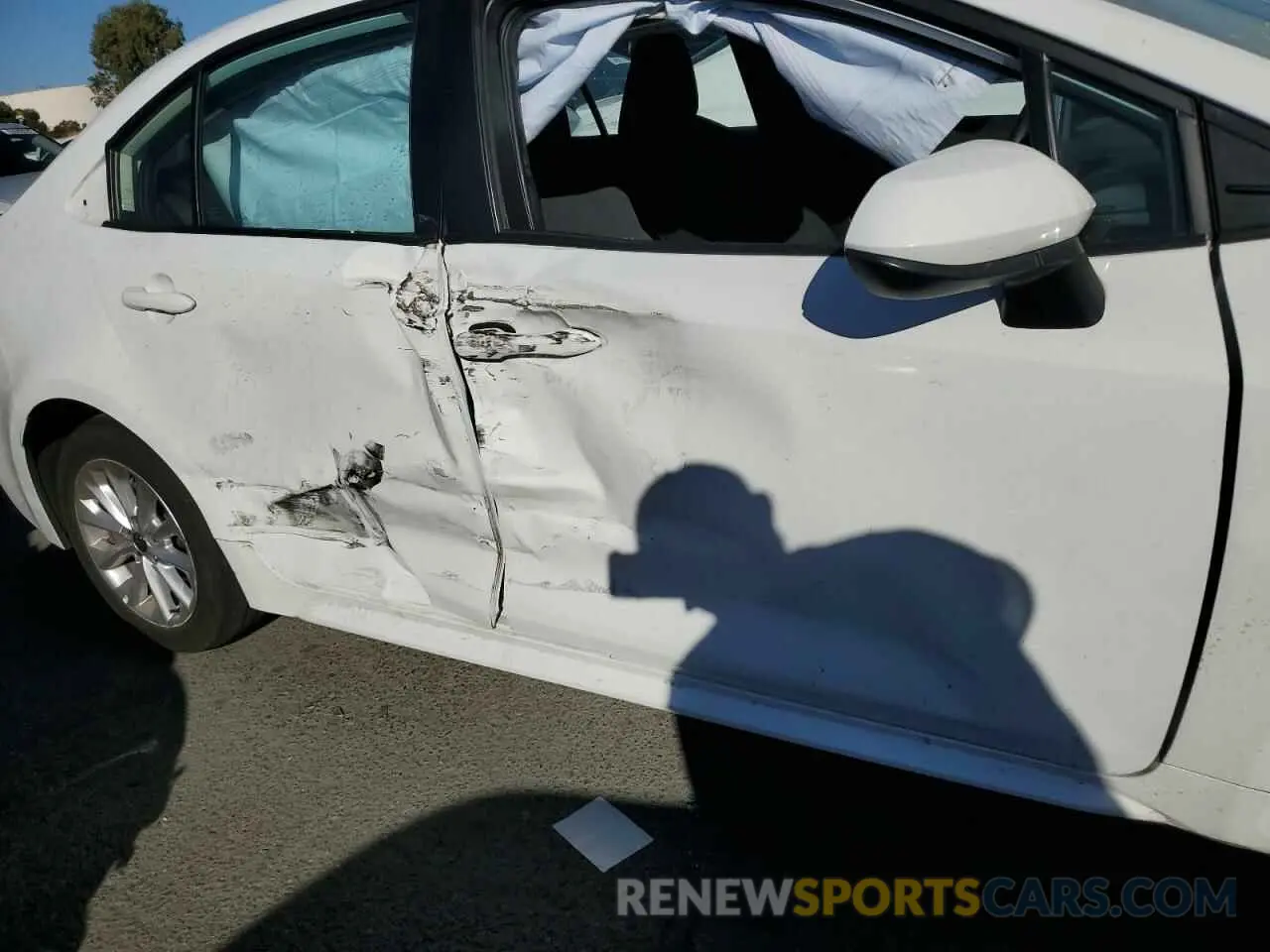 9 Photograph of a damaged car 5YFVPRAE0LP092673 TOYOTA COROLLA 2020