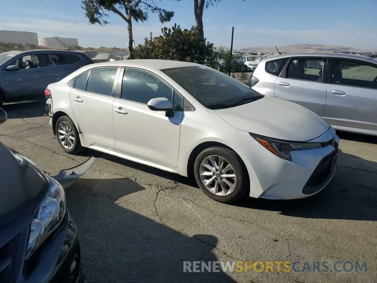 4 Photograph of a damaged car 5YFVPRAE3LP144880 TOYOTA COROLLA 2020
