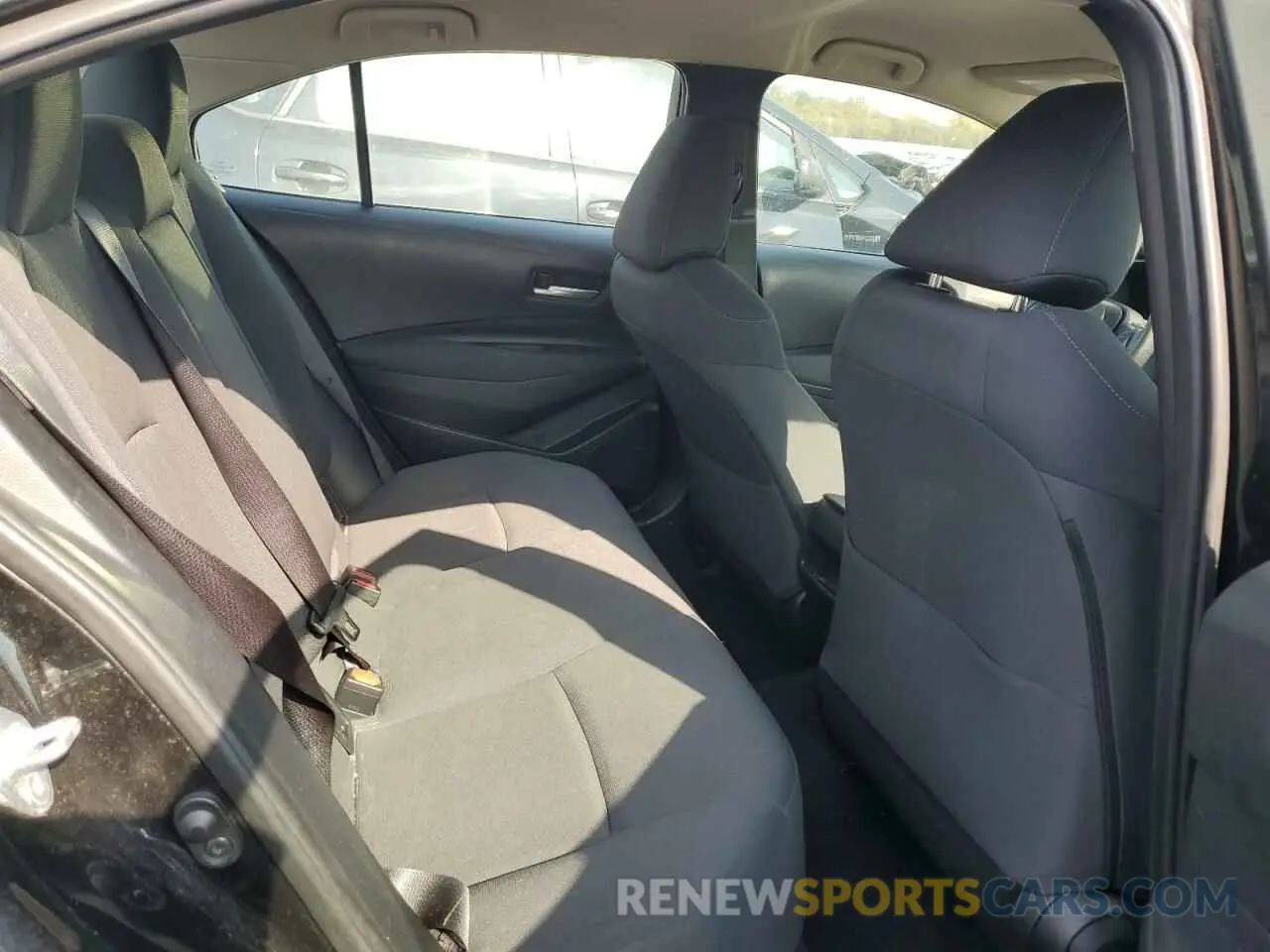 10 Photograph of a damaged car 5YFVPRAE7LP123854 TOYOTA COROLLA 2020