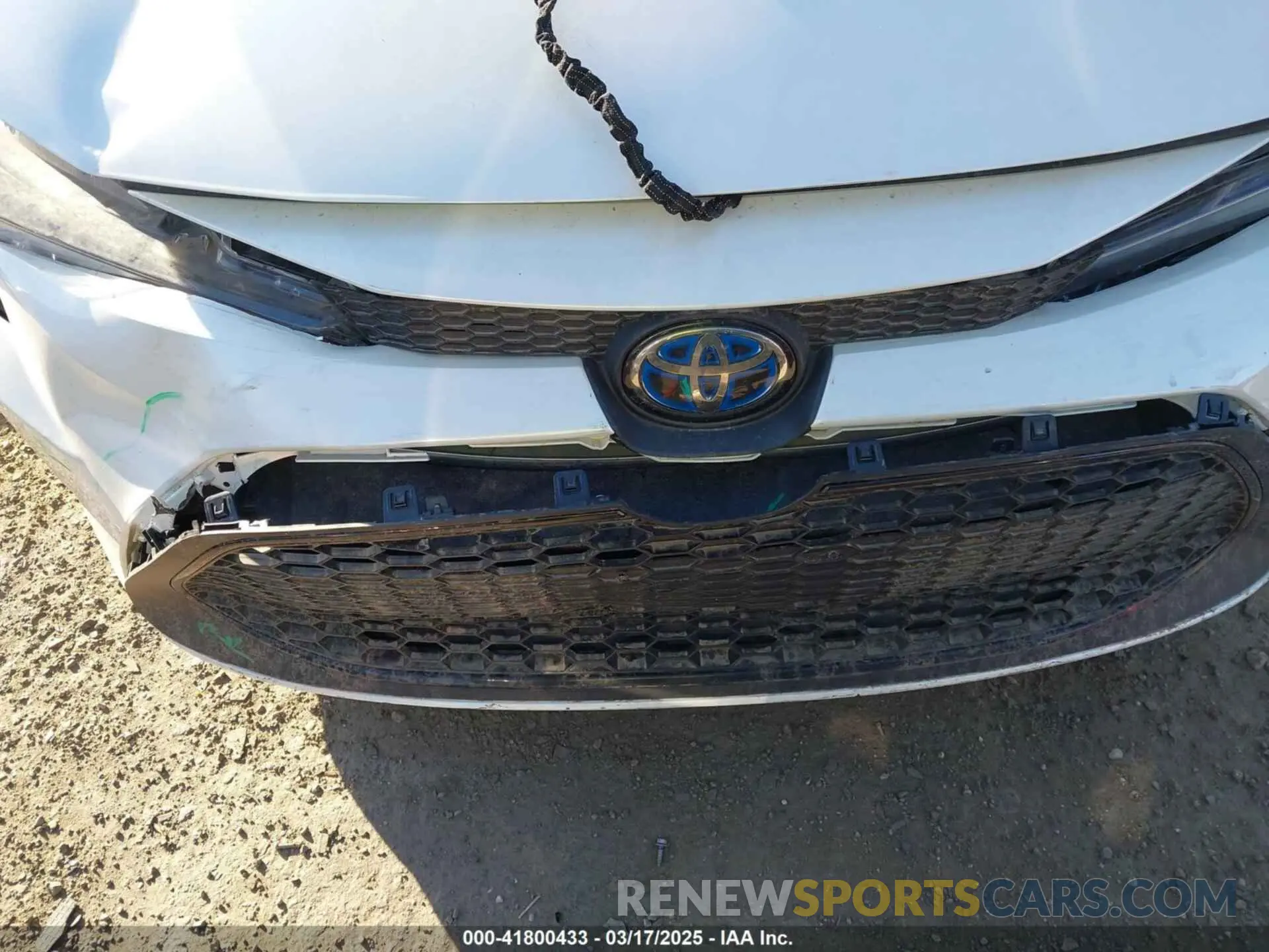 19 Photograph of a damaged car JTDEBRBE2LJ008225 TOYOTA COROLLA 2020