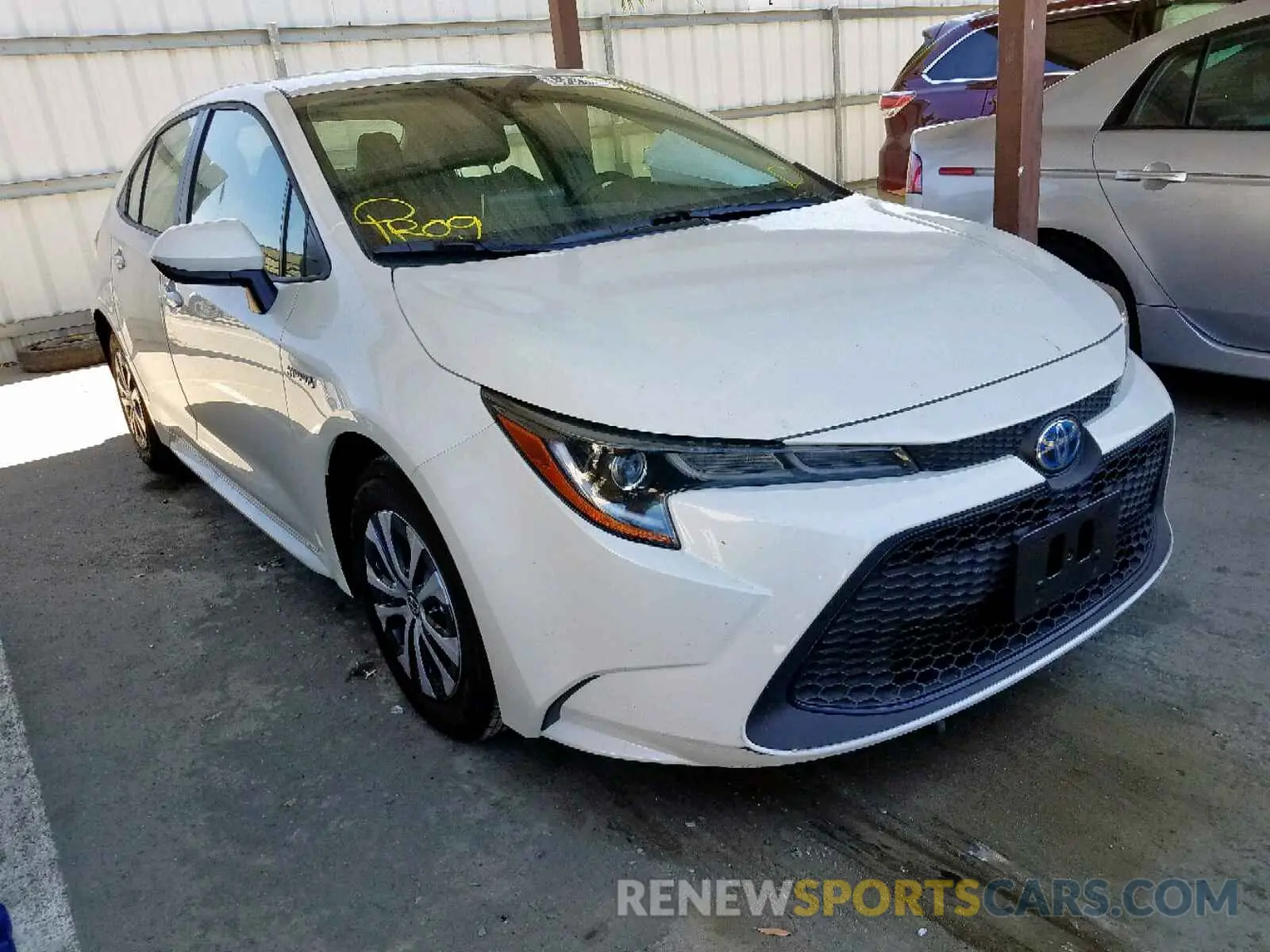 1 Photograph of a damaged car JTDEBRBE5LJ005996 TOYOTA COROLLA 2020