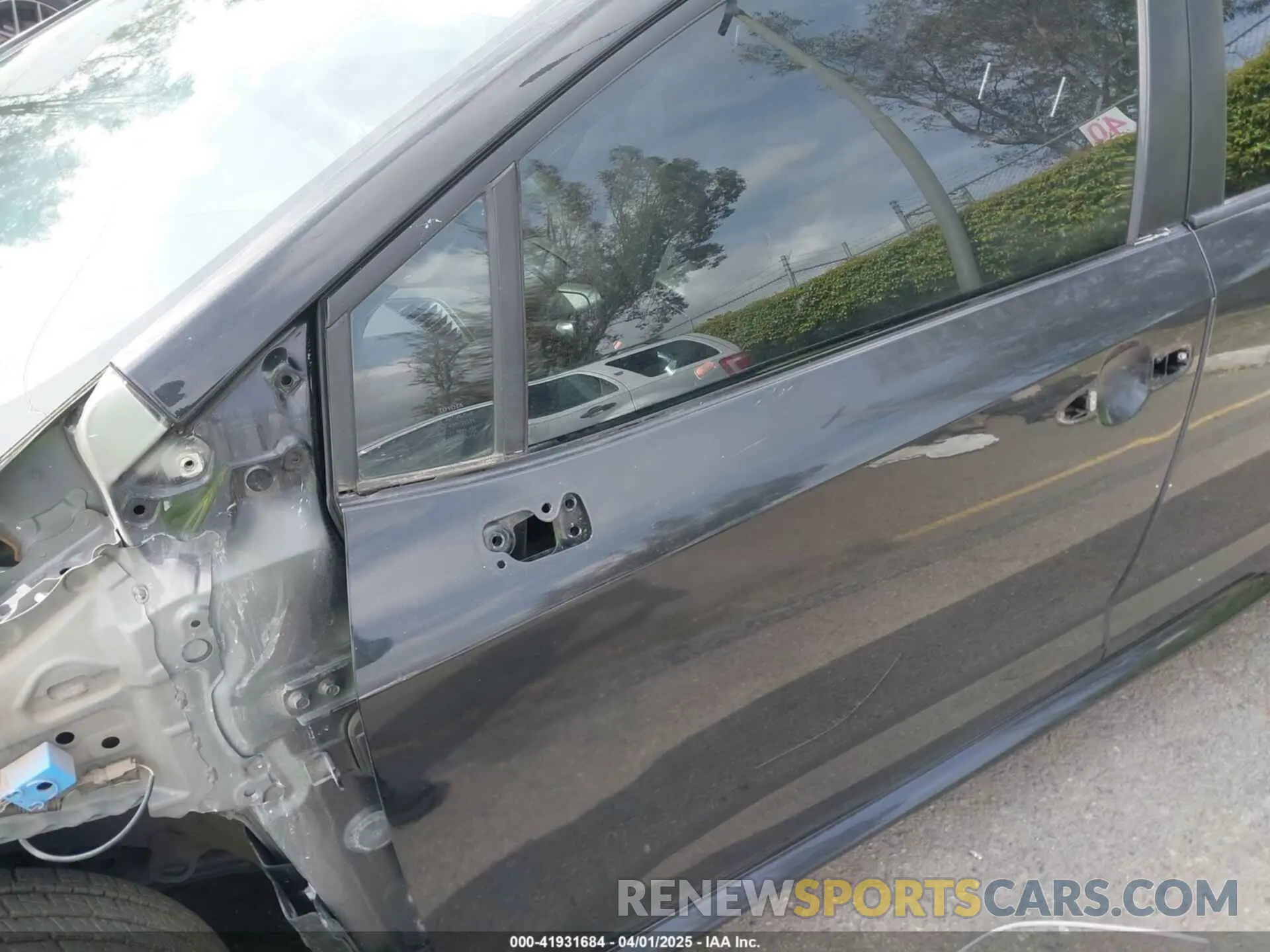 18 Photograph of a damaged car JTDEBRBE5LJ015556 TOYOTA COROLLA 2020