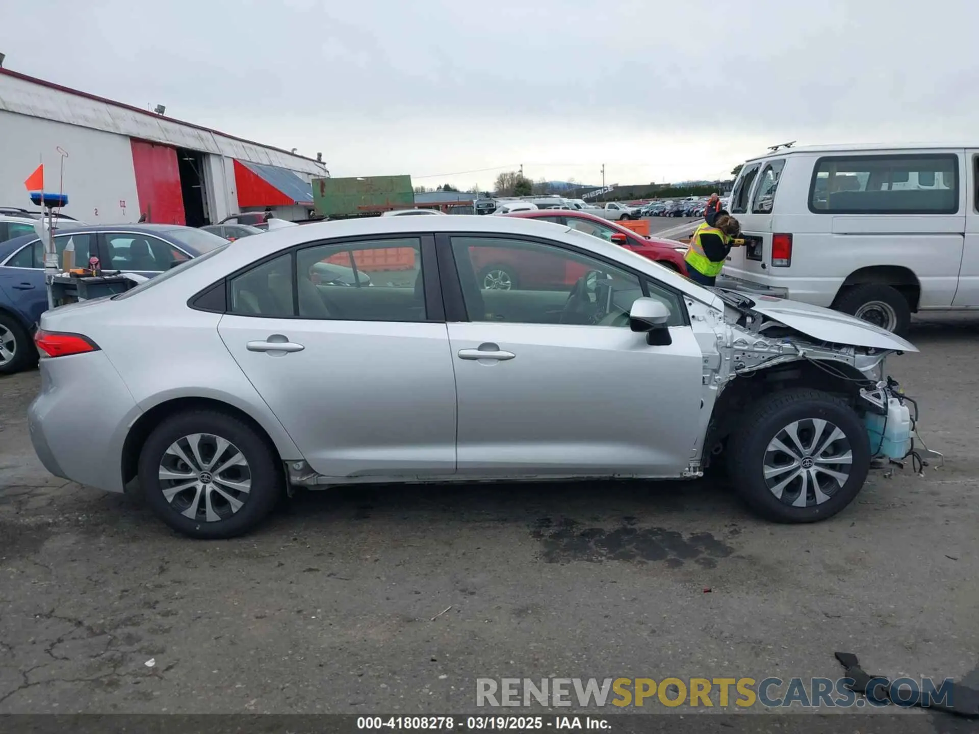 14 Photograph of a damaged car JTDEBRBE7LJ003697 TOYOTA COROLLA 2020