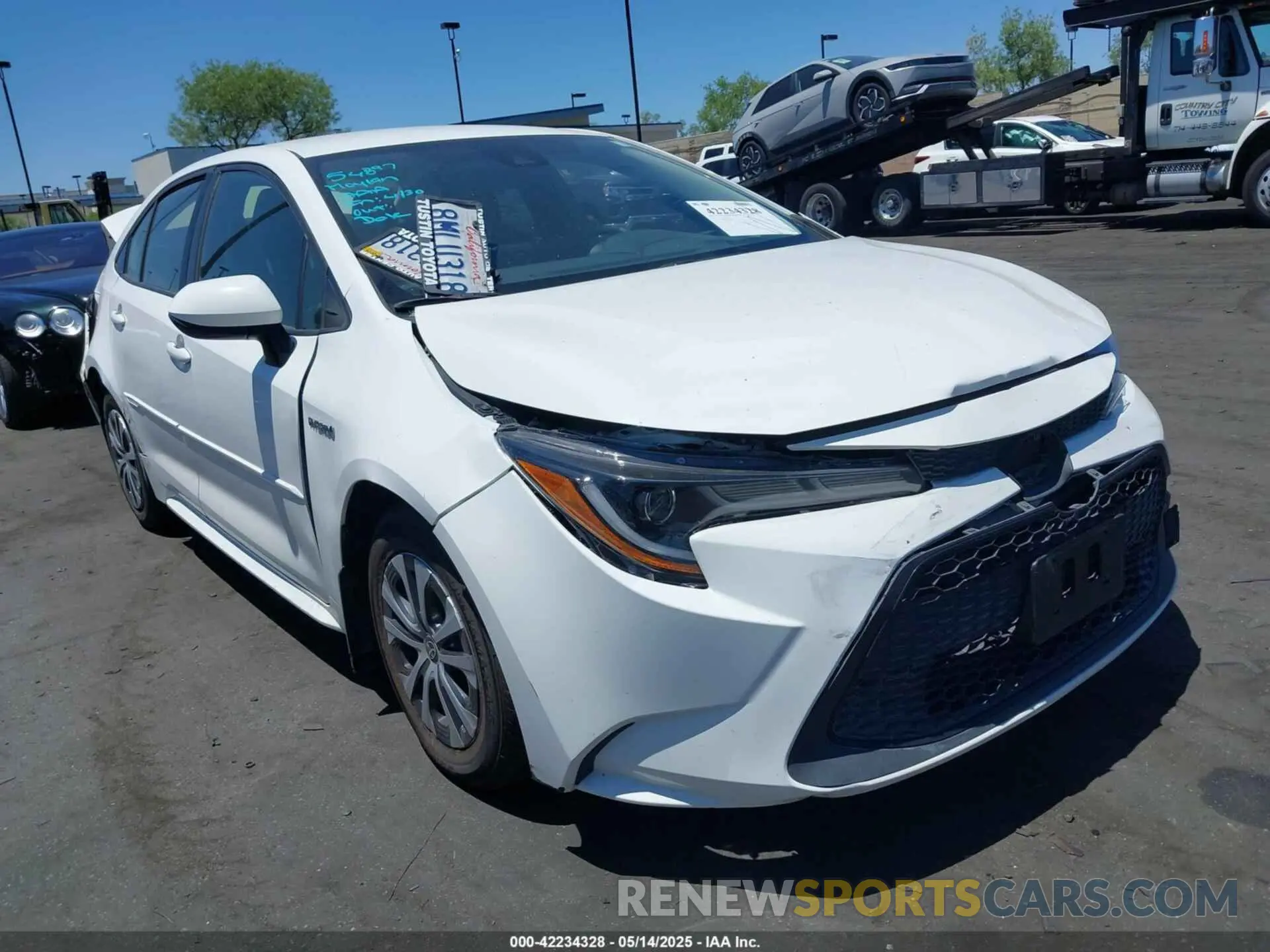 1 Photograph of a damaged car JTDEBRBE9LJ018265 TOYOTA COROLLA 2020