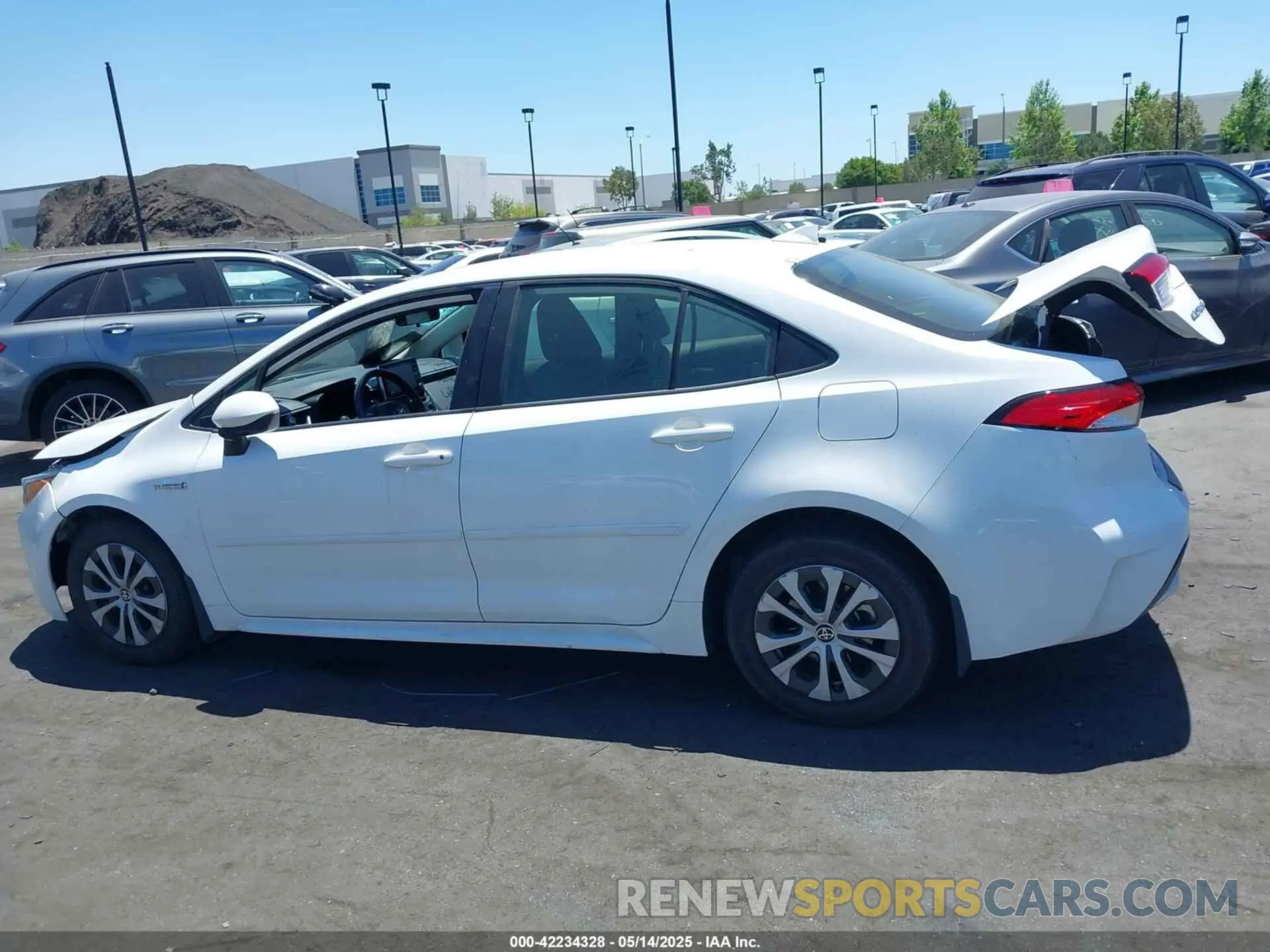 14 Photograph of a damaged car JTDEBRBE9LJ018265 TOYOTA COROLLA 2020