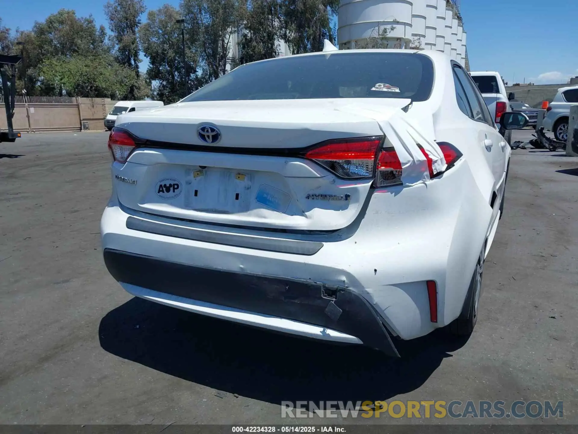 6 Photograph of a damaged car JTDEBRBE9LJ018265 TOYOTA COROLLA 2020